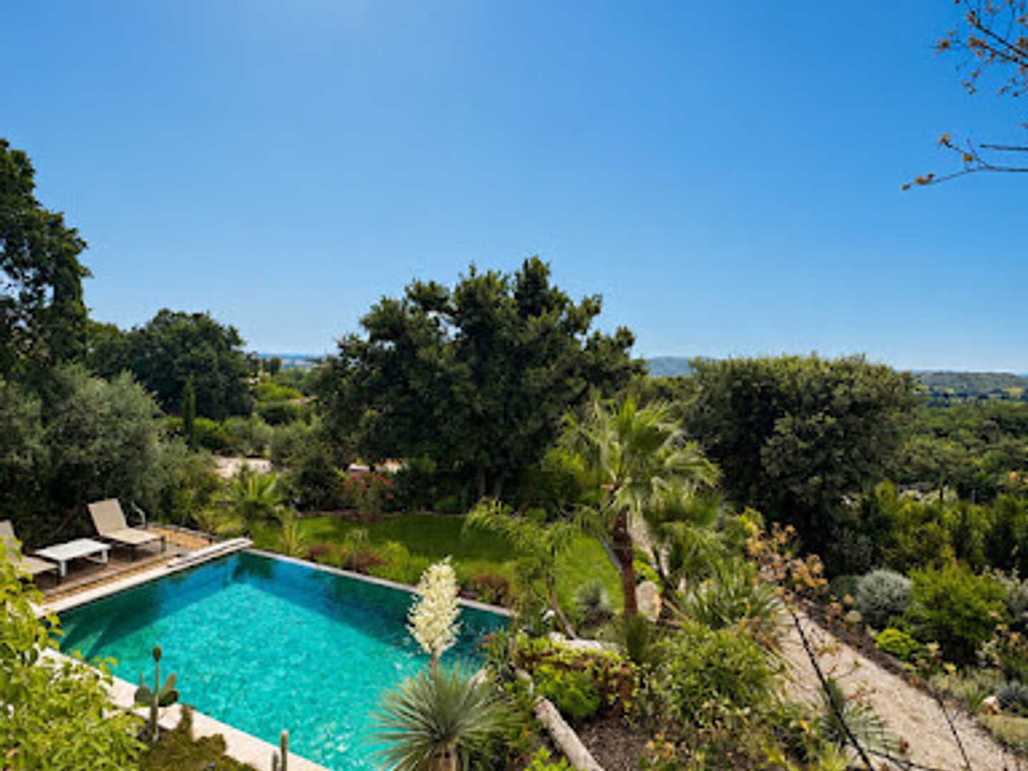Maison à vendre - 5 pièces - 185m2 - Rochefort-Du-Gard (30650)