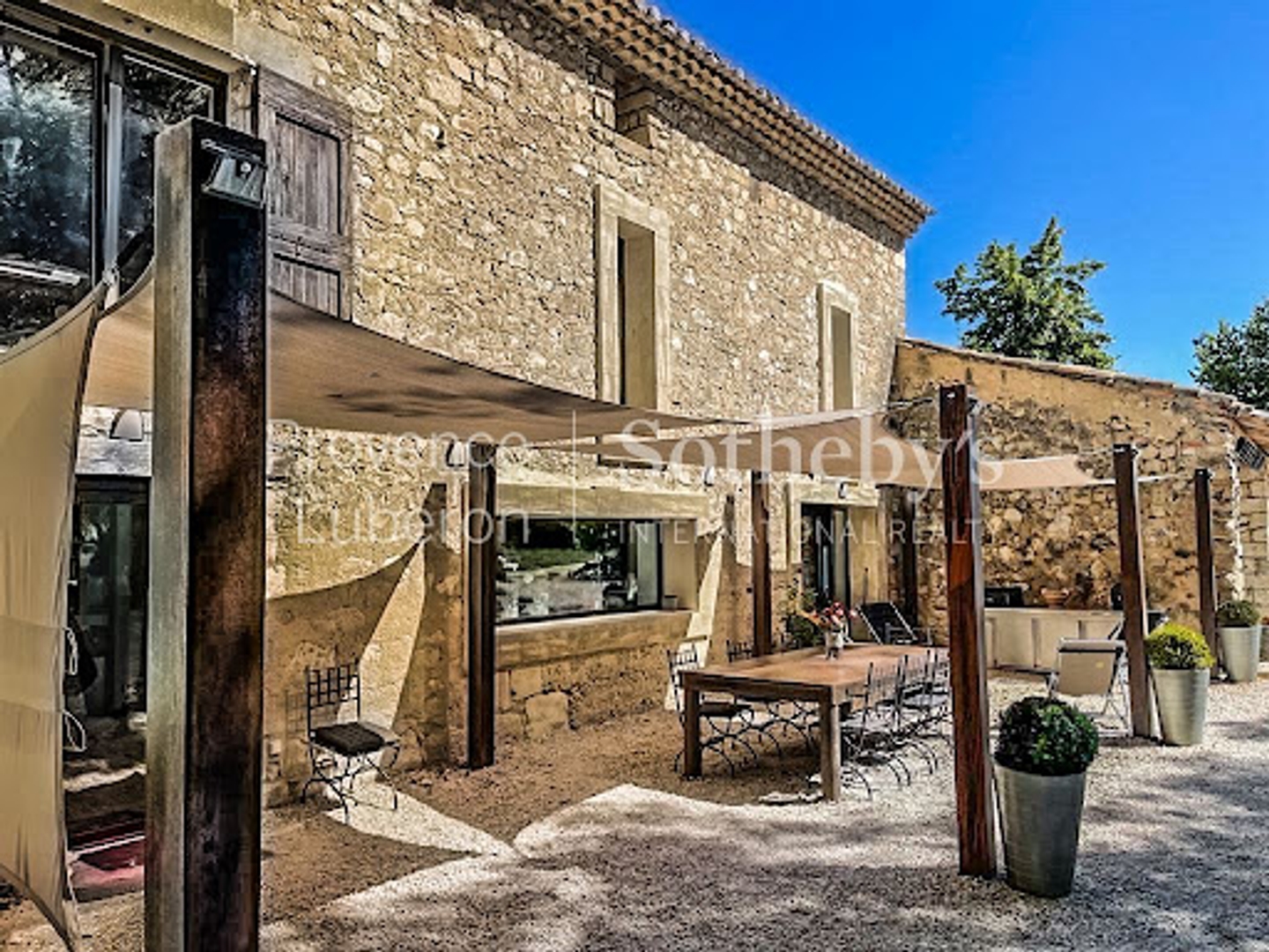Maison à vendre - 11 pièces - 400m2 - Pernes-Les-Fontaines (84210)