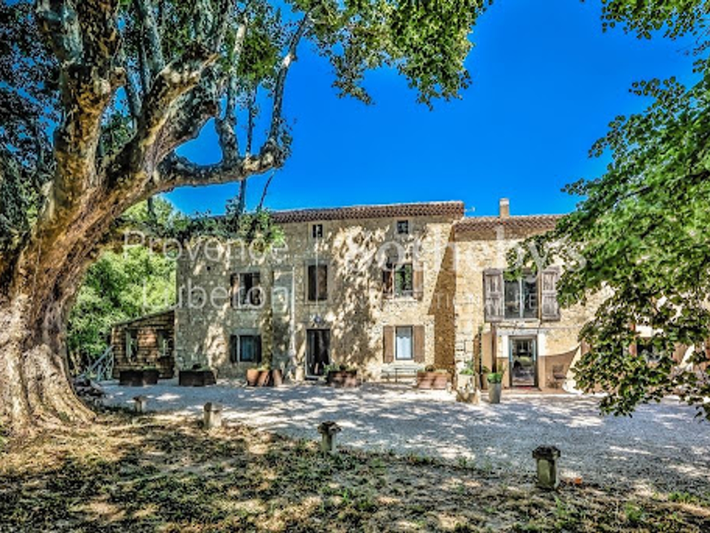 Maison à vendre - 11 pièces - 400m2 - Pernes-Les-Fontaines (84210)