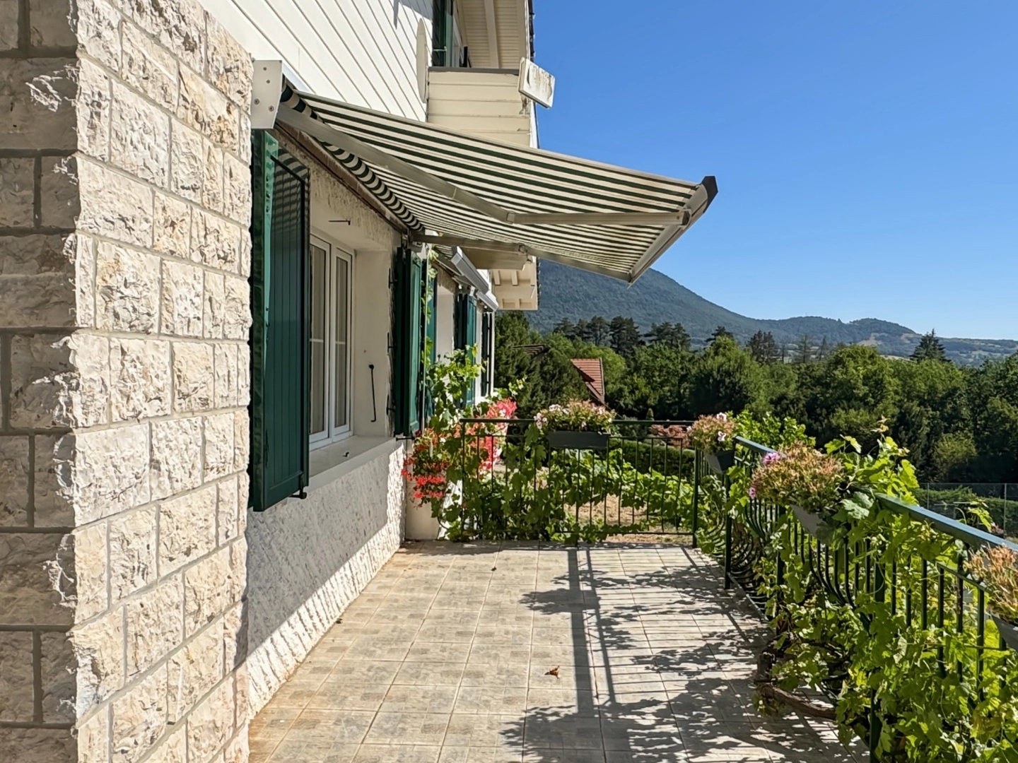 Maison à vendre - 6 pièces - 232m2 - Gex (01170)