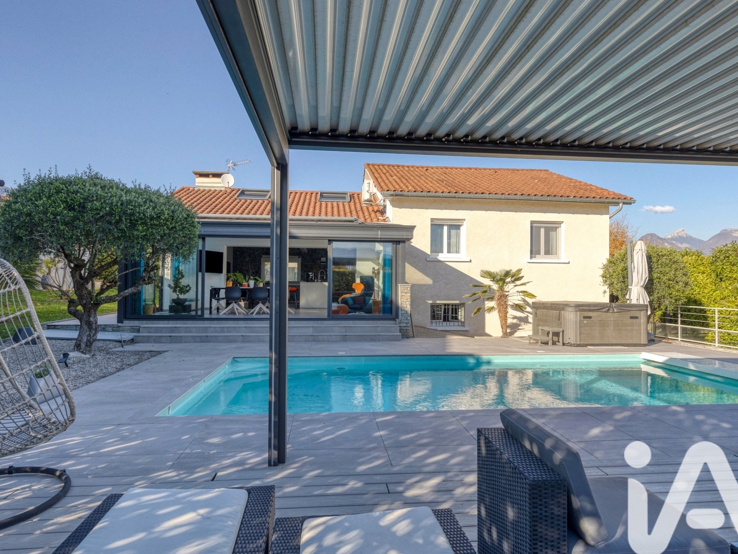 Studio 5 pièces 150 m²