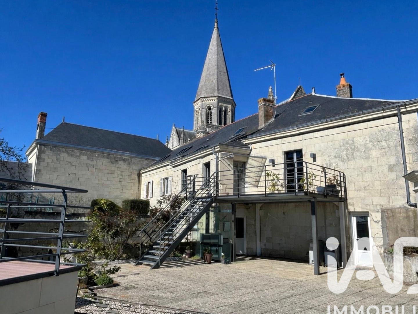Maison à vendre - 14 pièces - 340m2 - Bellevigne-Les-Ch... (49260)