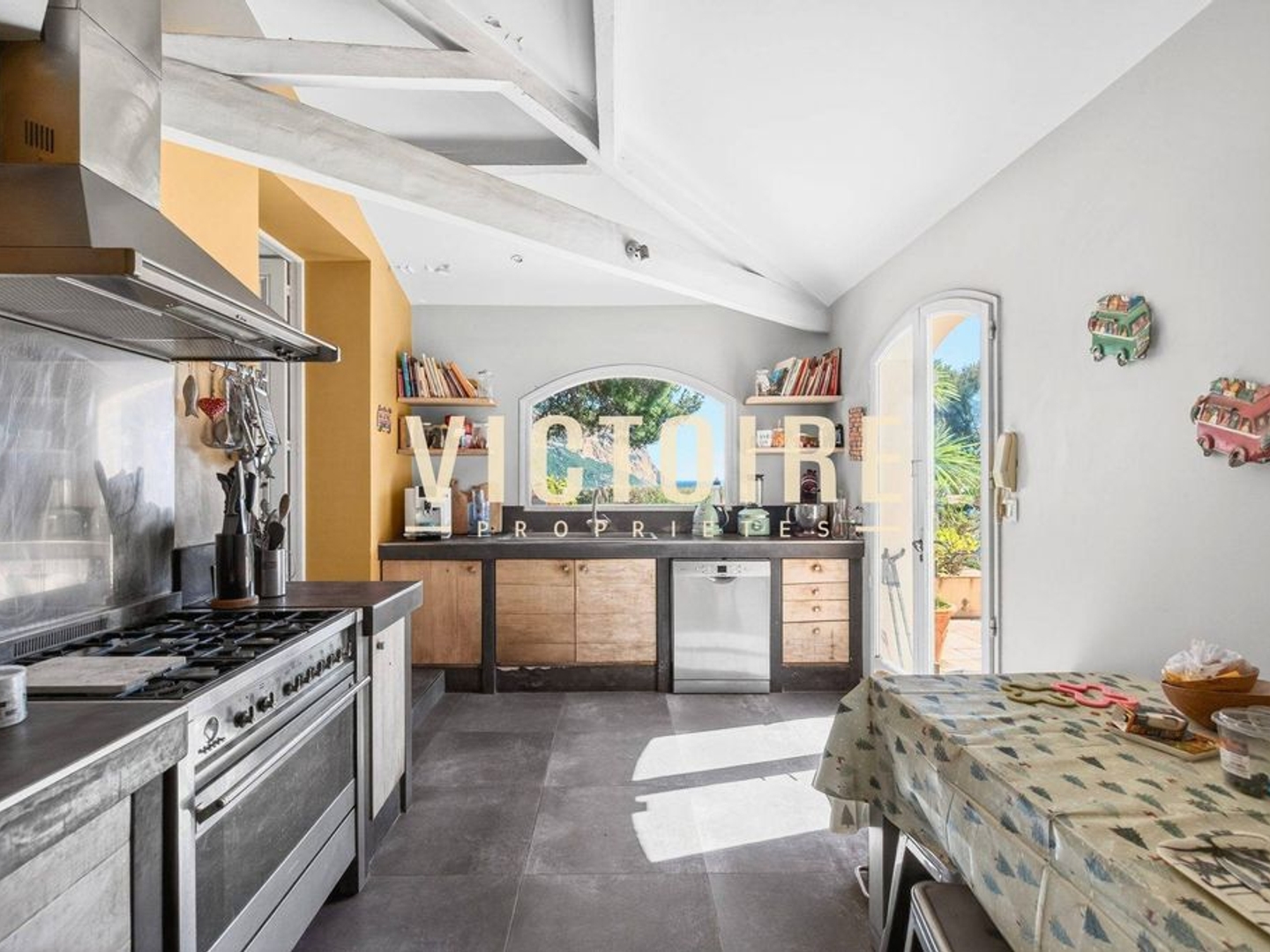 Maison à vendre - 9 pièces - 215m2 - Cassis (13260)