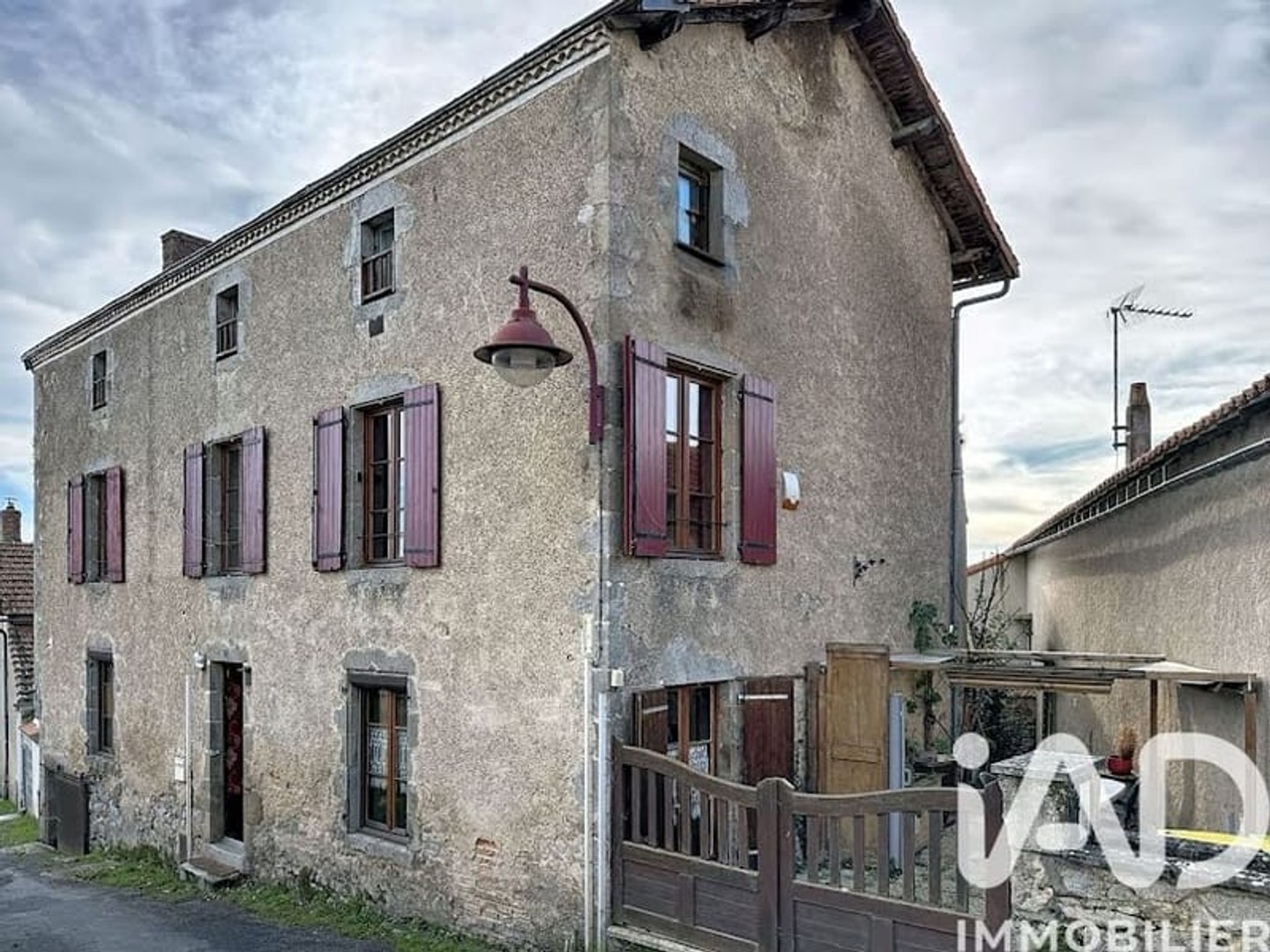 Maison à vendre - 6 pièces - 250m2 - Gourgé (79200)