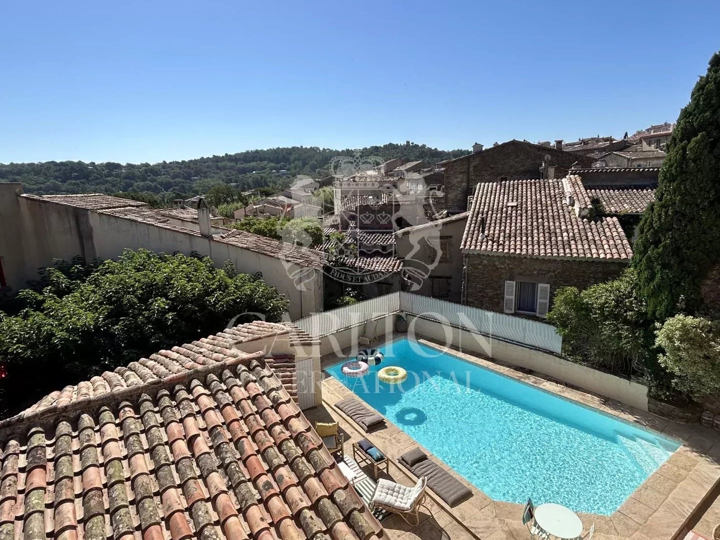 Maison de village de caractère avec piscine, exceptionnelle au coeur de La Garde-Freinet