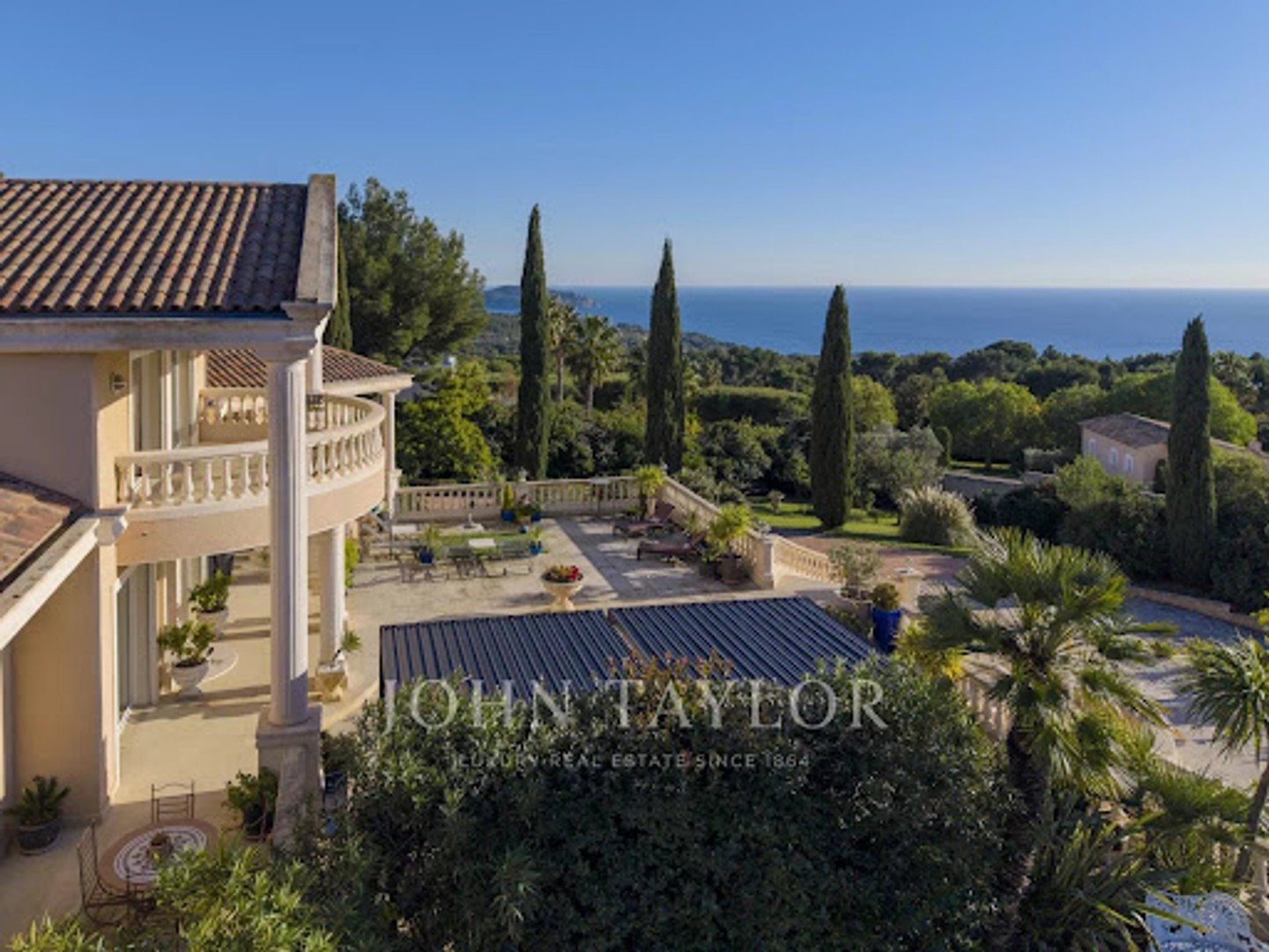 Maison à vendre - 9 pièces - 300m2 - La Ciotat (13600)