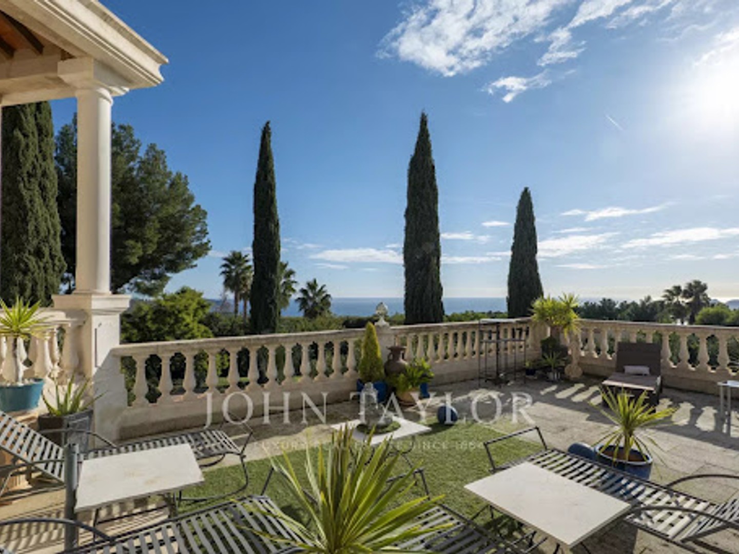 Maison à vendre - 9 pièces - 300m2 - La Ciotat (13600)