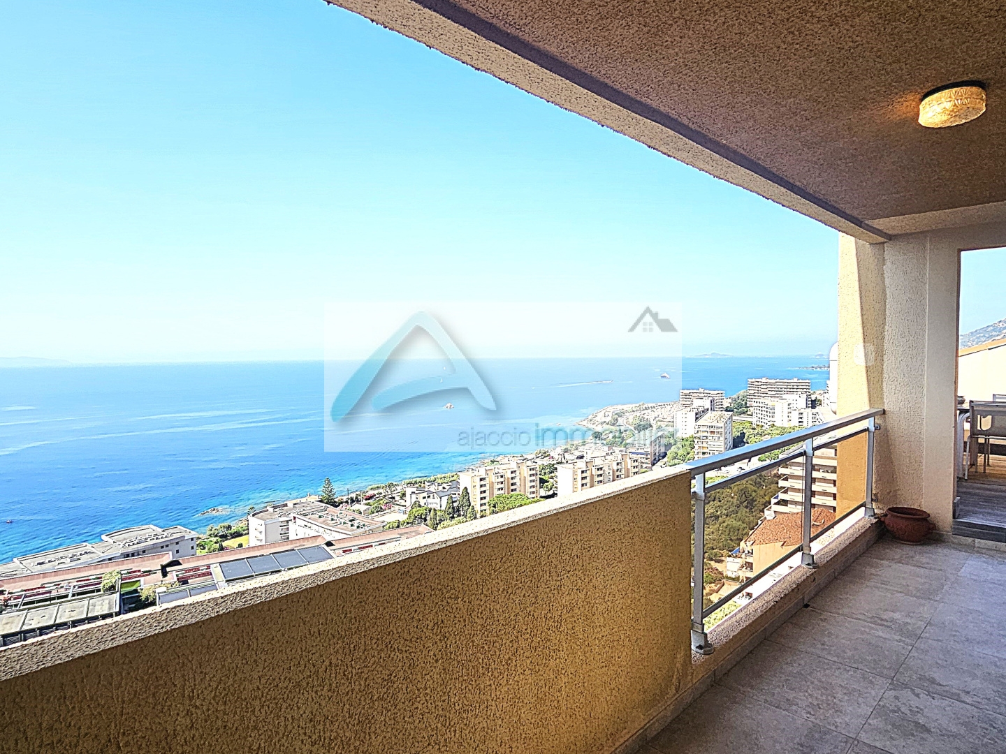 Superbe appartement au DERNIER étage avec vue panoramique