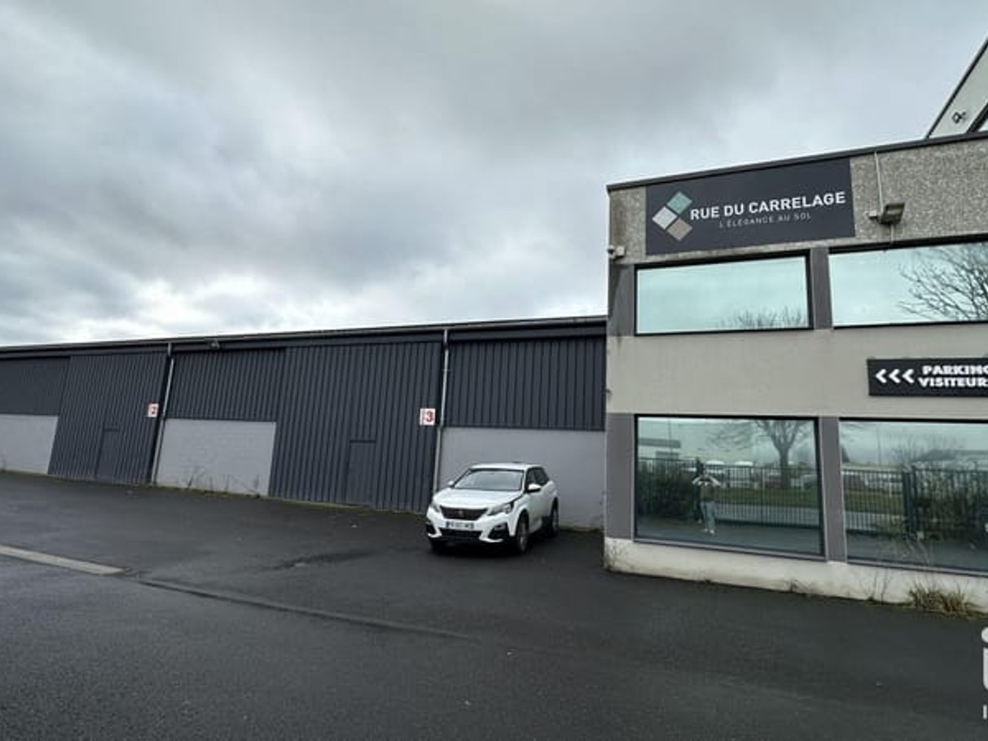 Immeuble à vendre - 1900m2 - Saint-Memmie (51470)