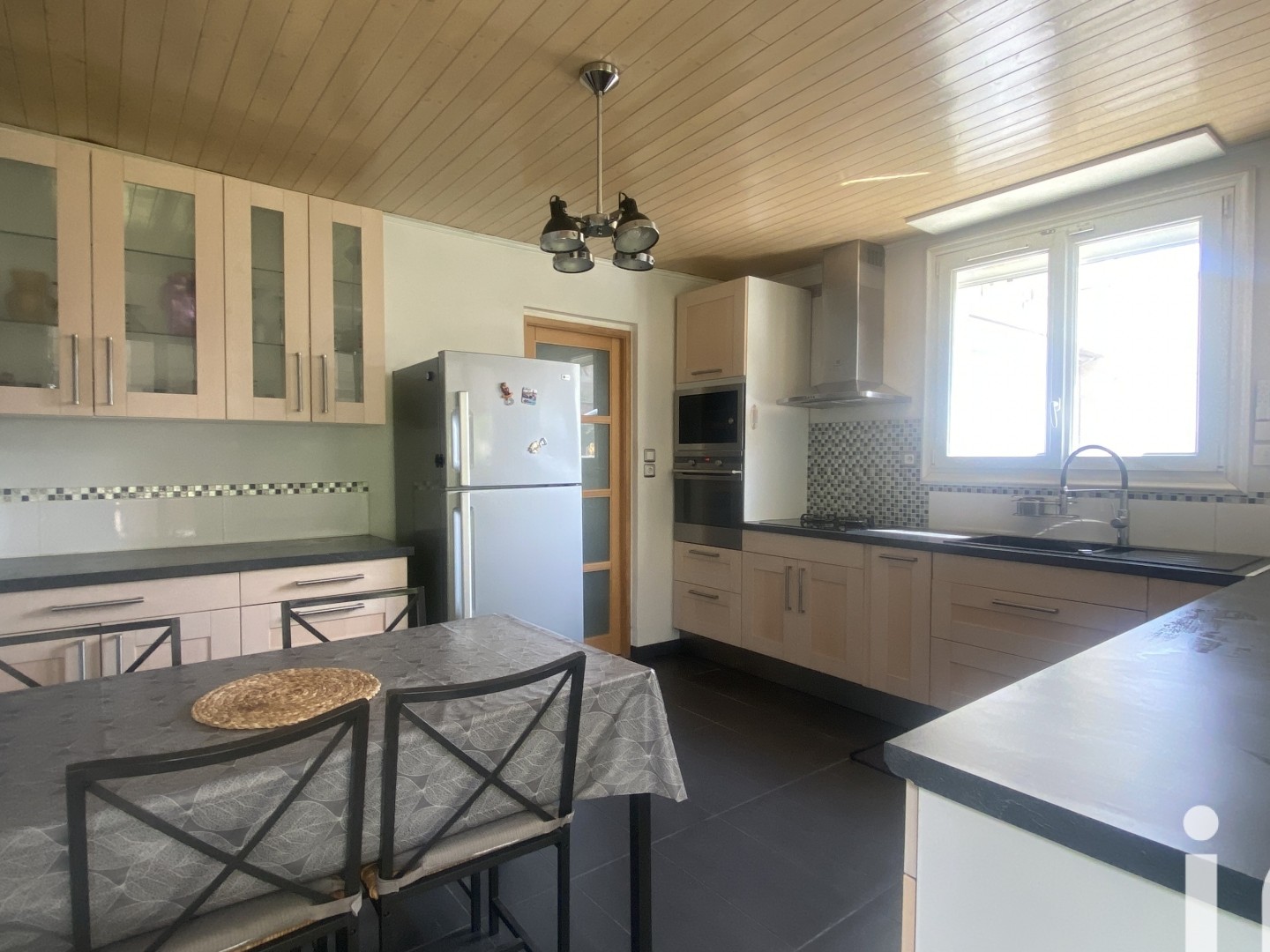 Maison à vendre - 6 pièces - 122m2 - Sainte-Geneviève-... (91700)