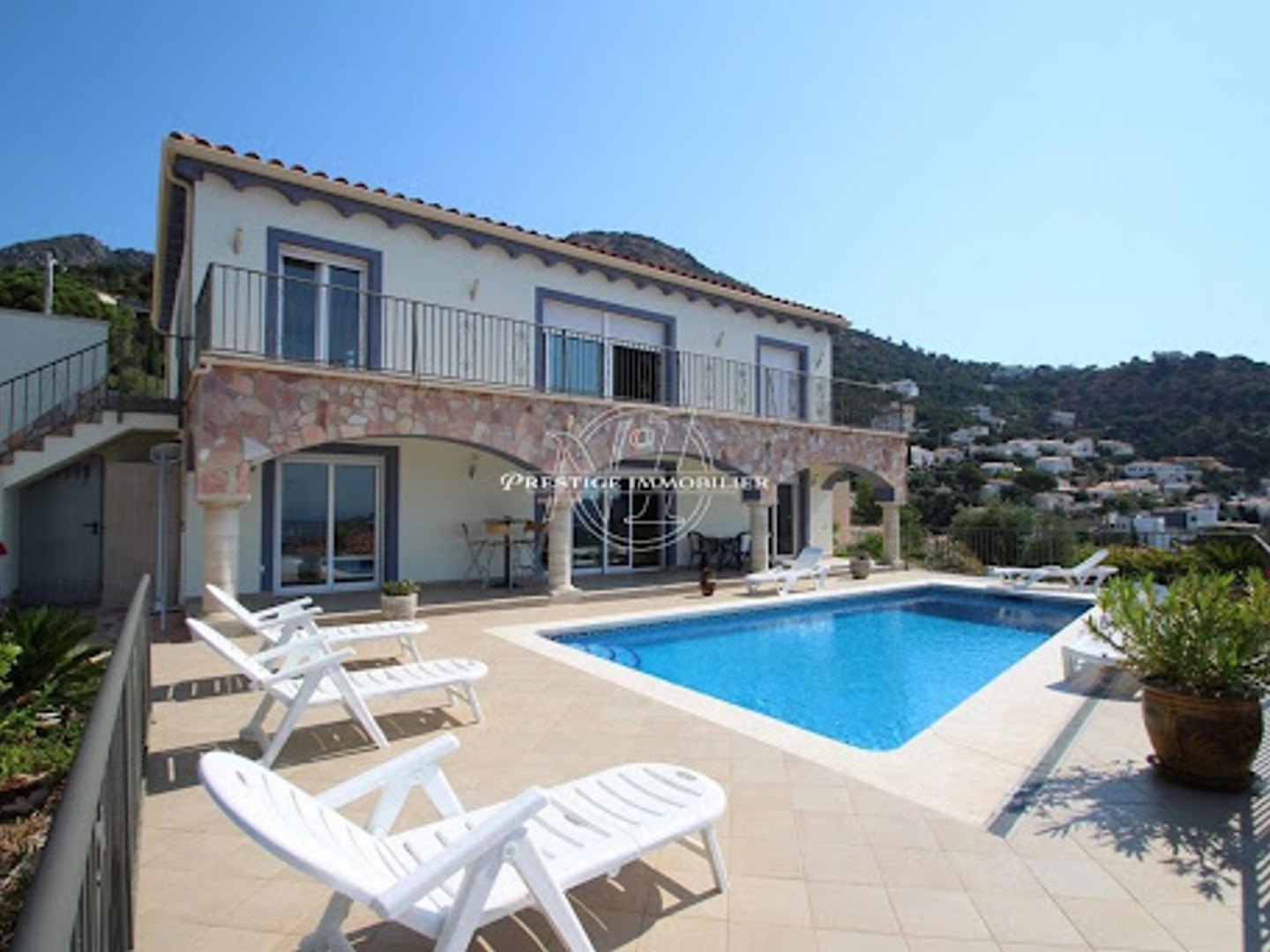Villa 8 pièces 246 m²