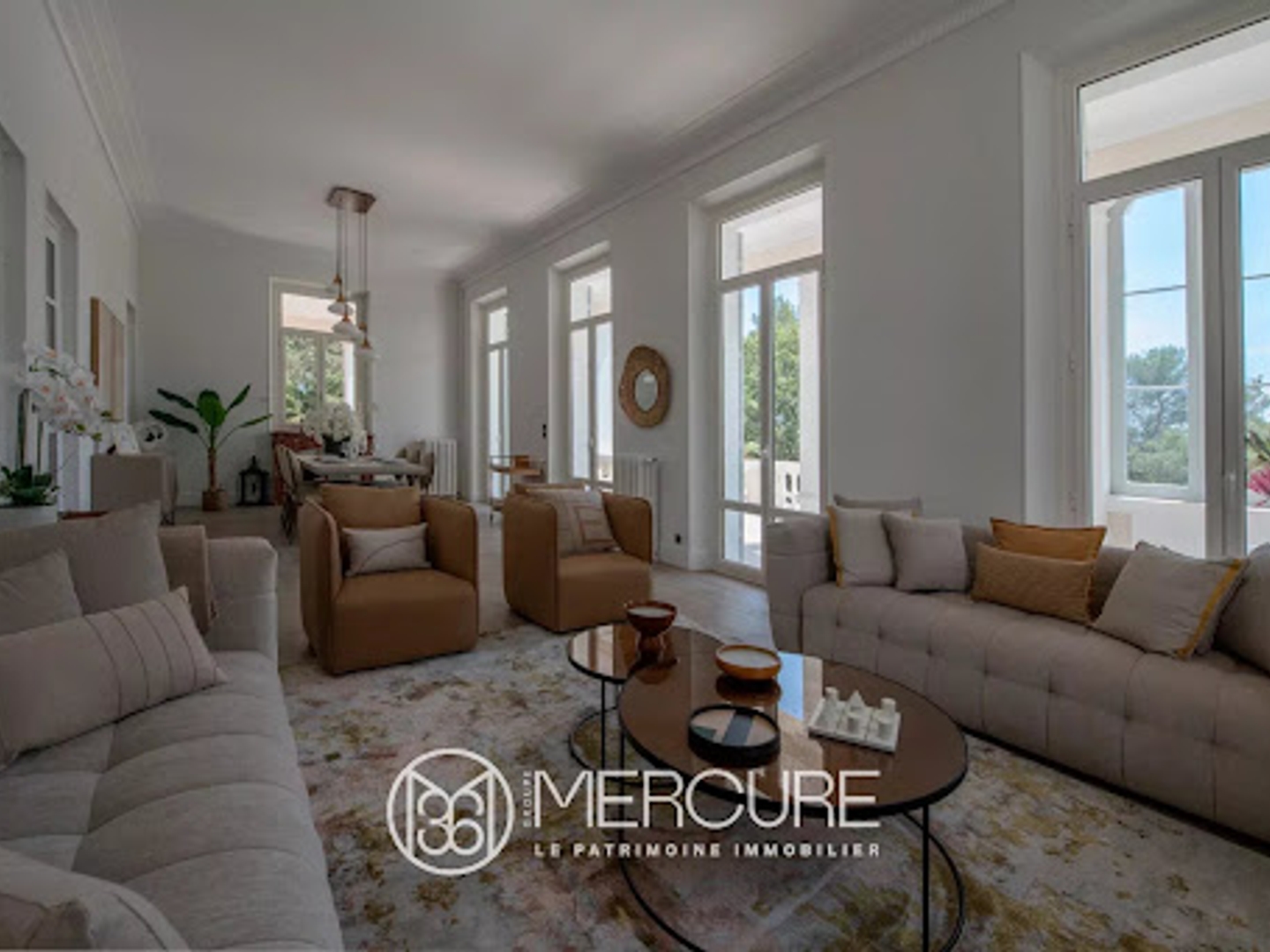 Maison à vendre - 14 pièces - 440m2 - Saint-Raphaël (83700)