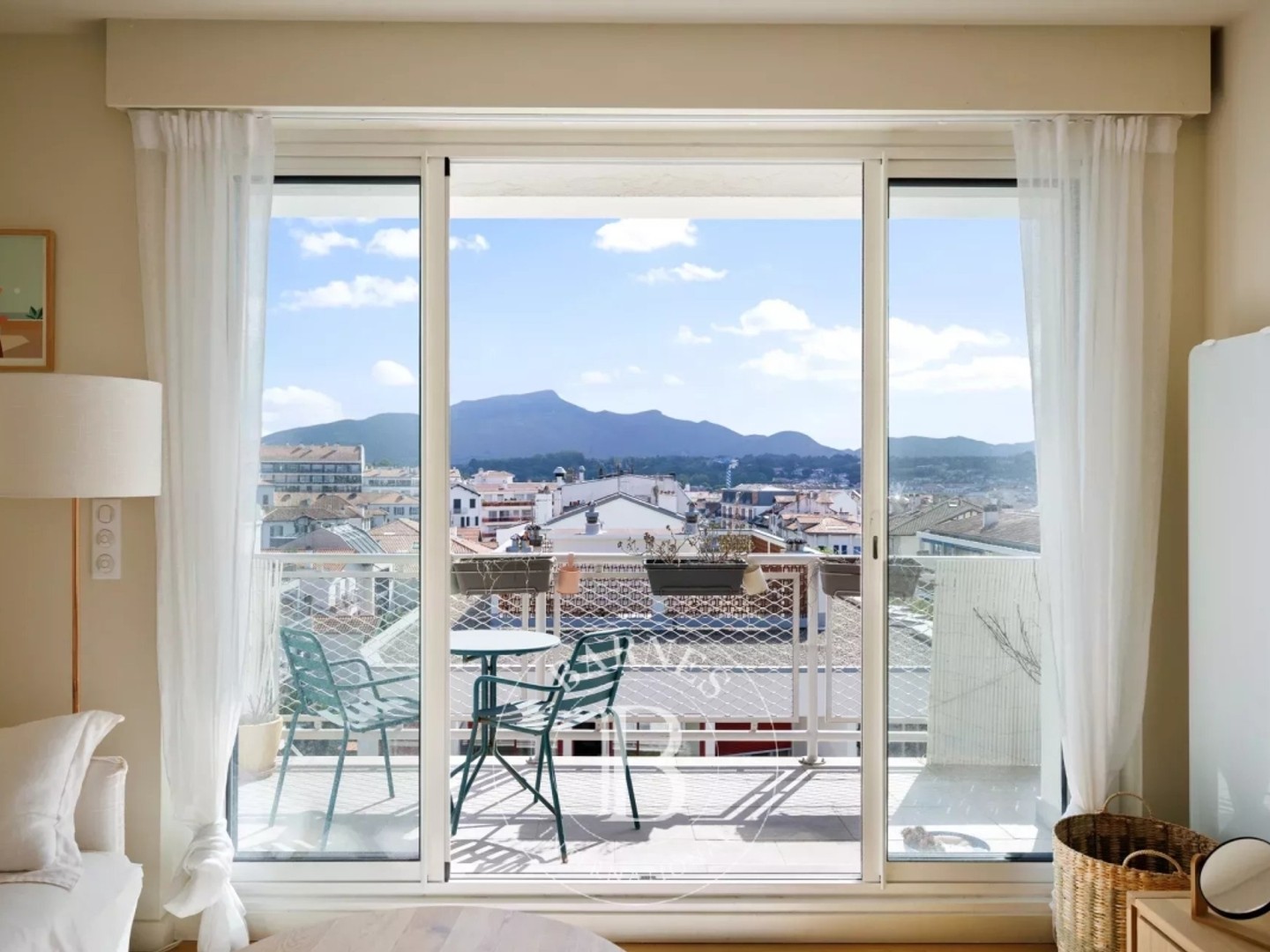 SAINT JEAN DE LUZ, APPARTEMENT DE 68 M² RÉNOVÉ AVEC BELLES VUES