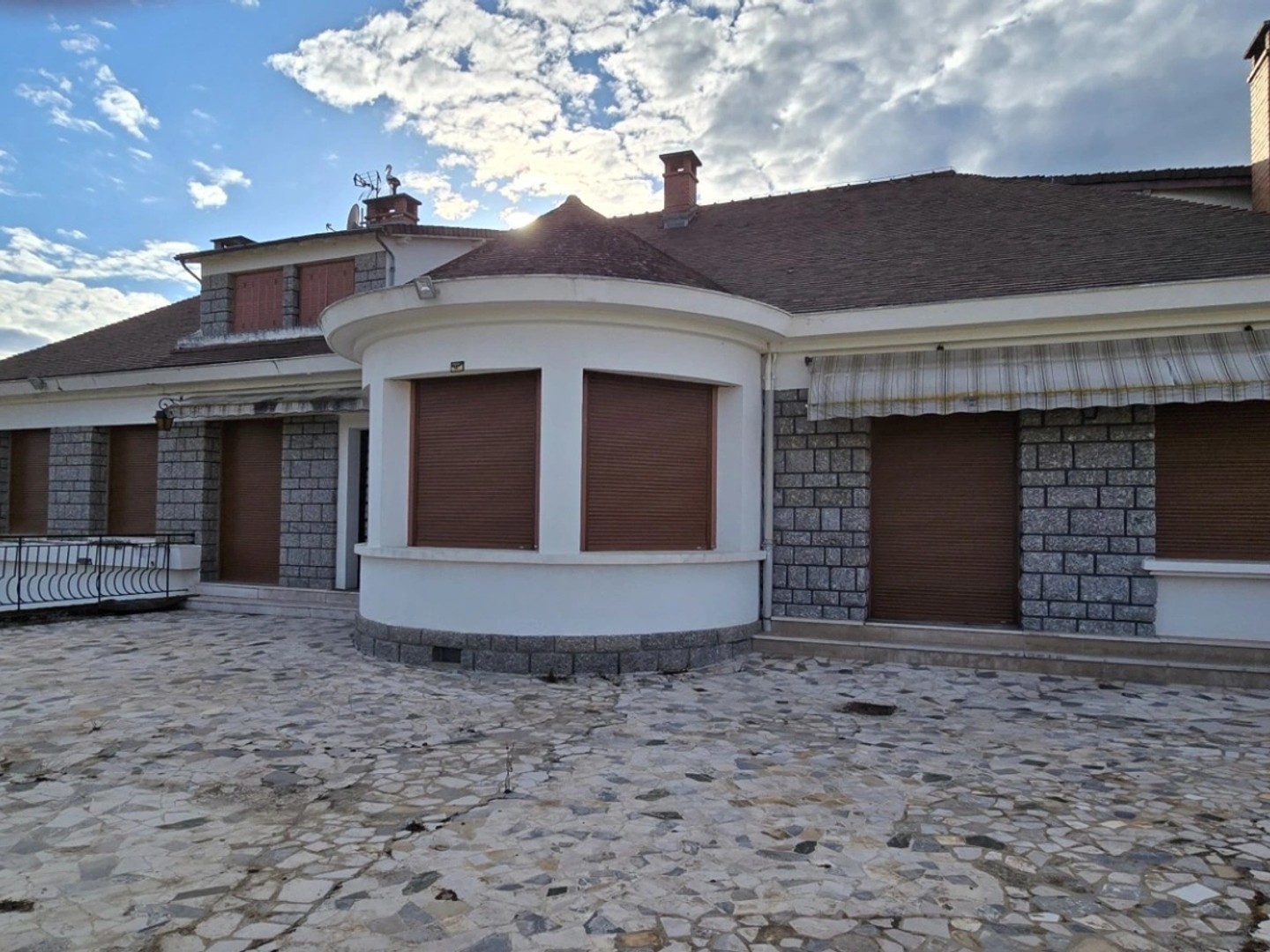 Maison à vendre - 12 pièces - 280m2 - Courpière (63120)