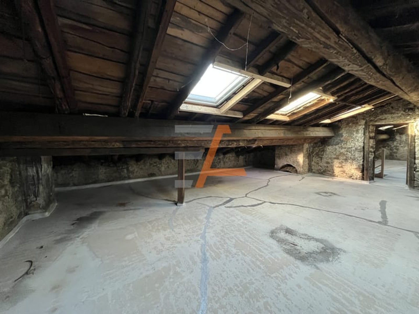 Locaux à vendre - 4 pièces - 89m2 - Saint-Étienne (42100)