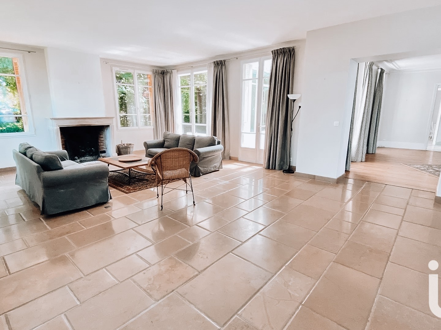 Maison 9 pièces 240 m²