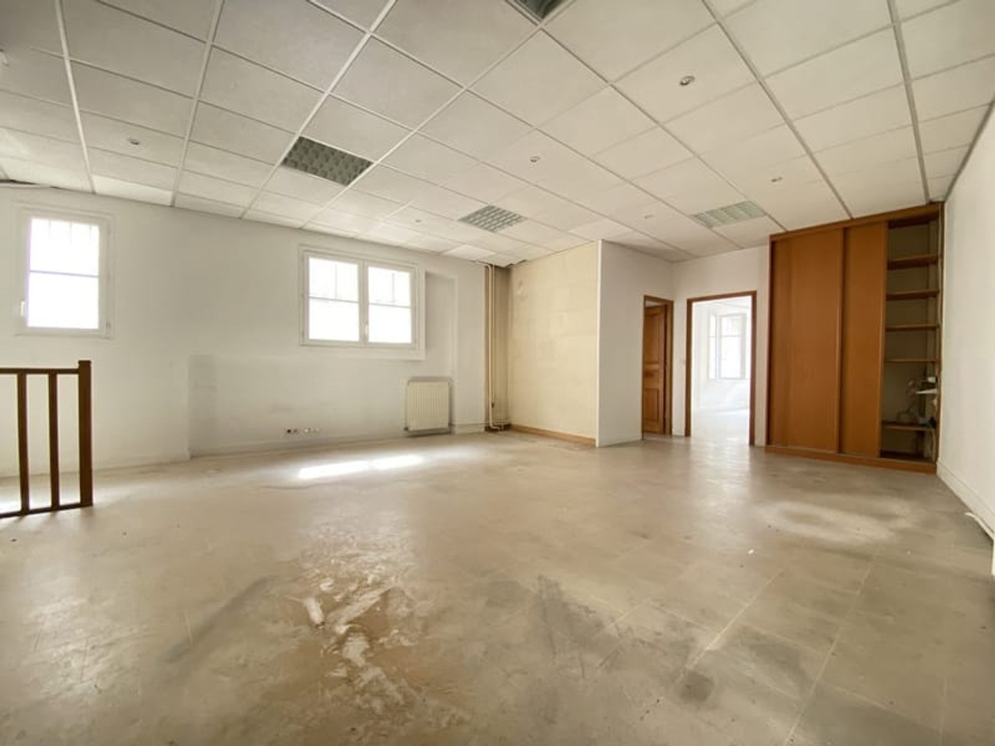 Local 6 pièces 167 m²