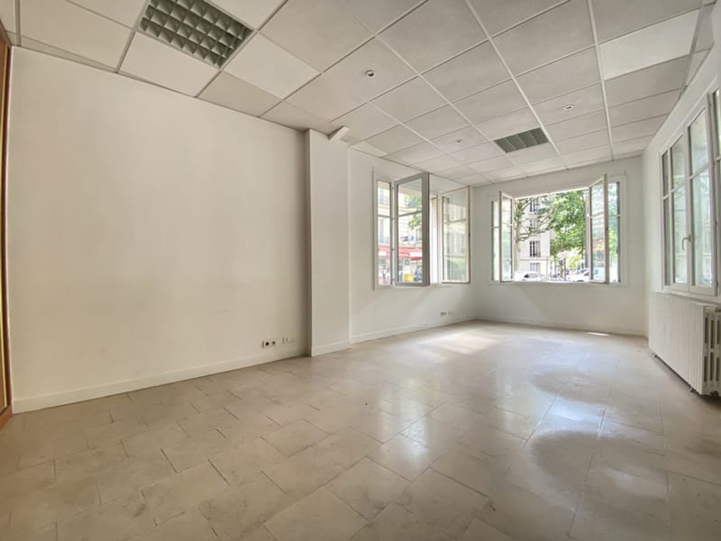 Locaux à vendre - 6 pièces - 167m2 - Paris 16e (75016)