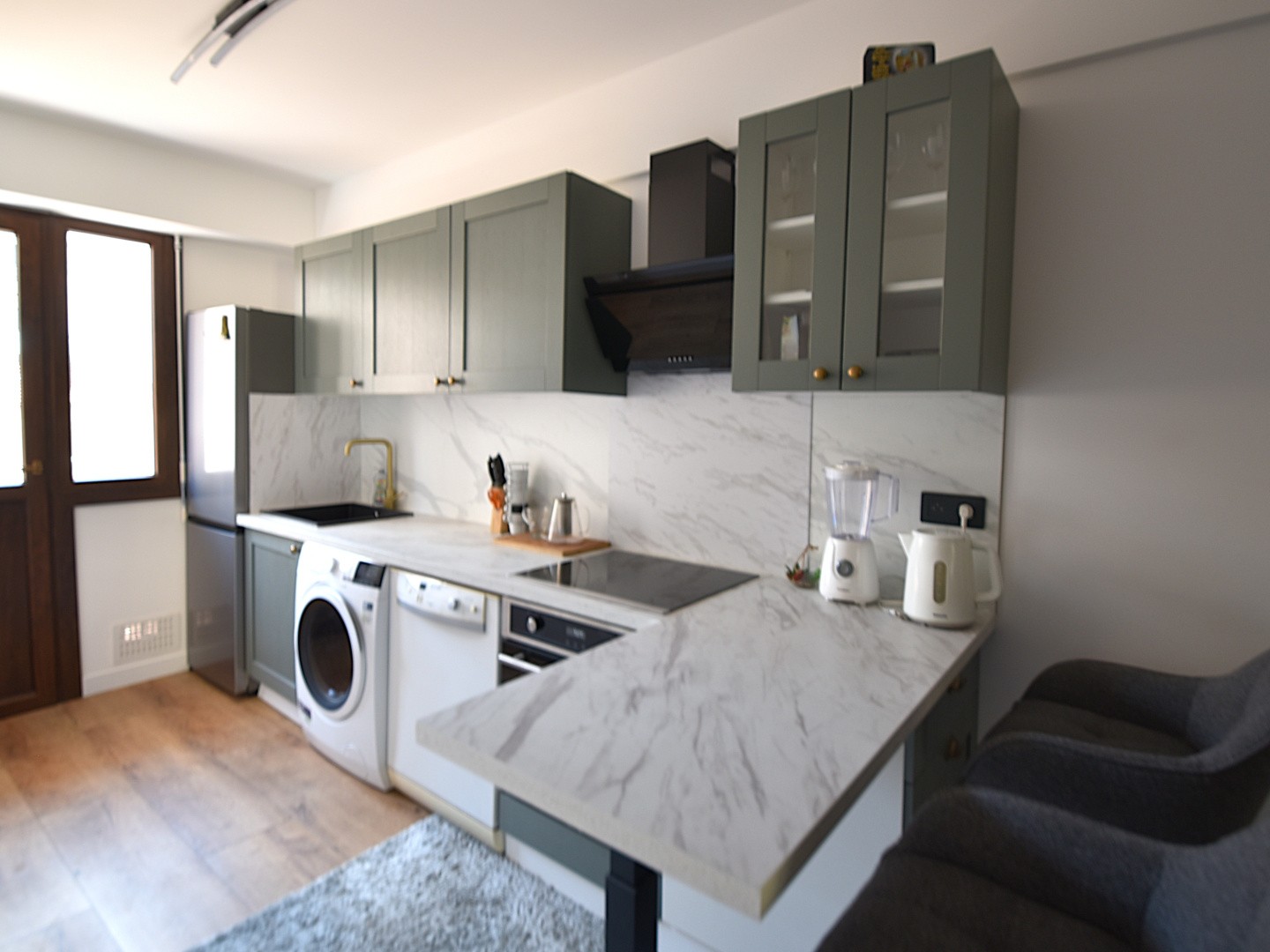 BEAU 2 PIECES RENOVE AVEC BALCONS
