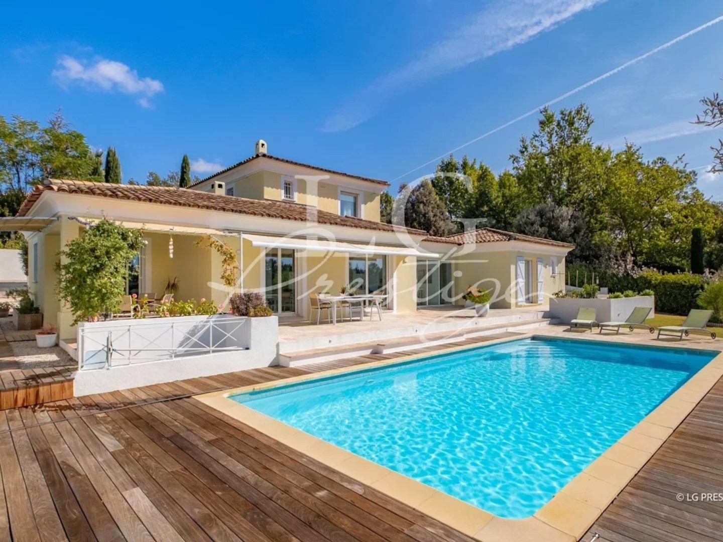 Élégante propriété méditerranéenne avec jardin paysager et piscine