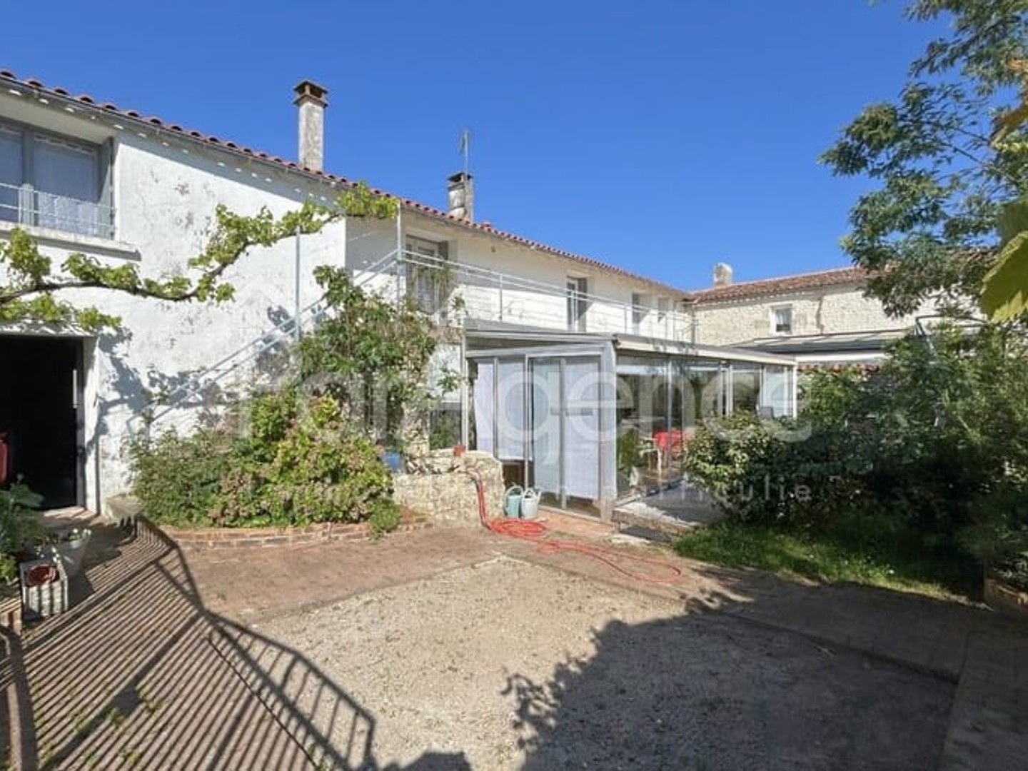 Maison à vendre - 9 pièces - 247m2 - Saint-Just-Luzac (17320)