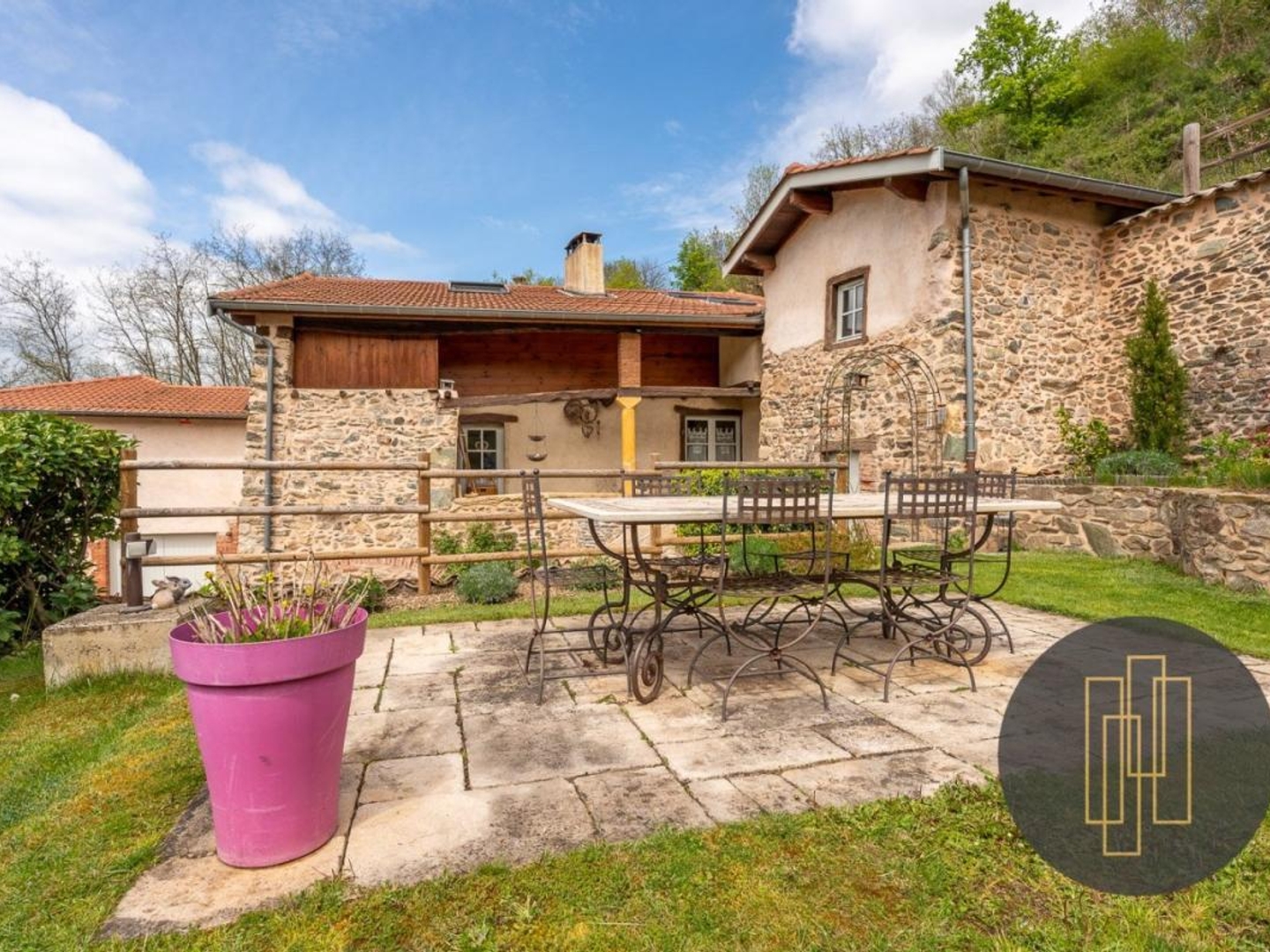 PROPRIETE ANCIENNE COURZIEU-TERRAIN DE 54 480 M2