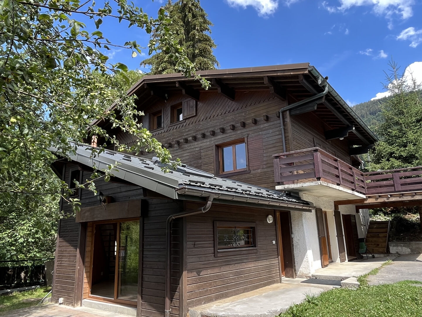 CHALET FAMILIAL 209 M2 T7 + T2 A 2 PAS DU CENTRE DES CARROZ