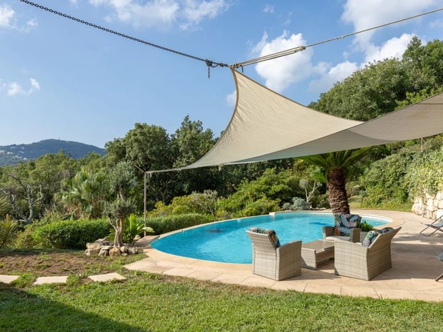 Maison à vendre - 5 pièces - 166m2 - Les Adrets-De-L'e... (83600)