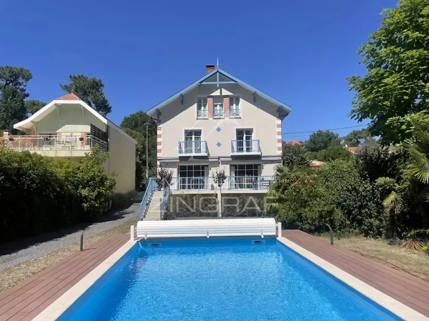 Maison 9 pièces 300 m²