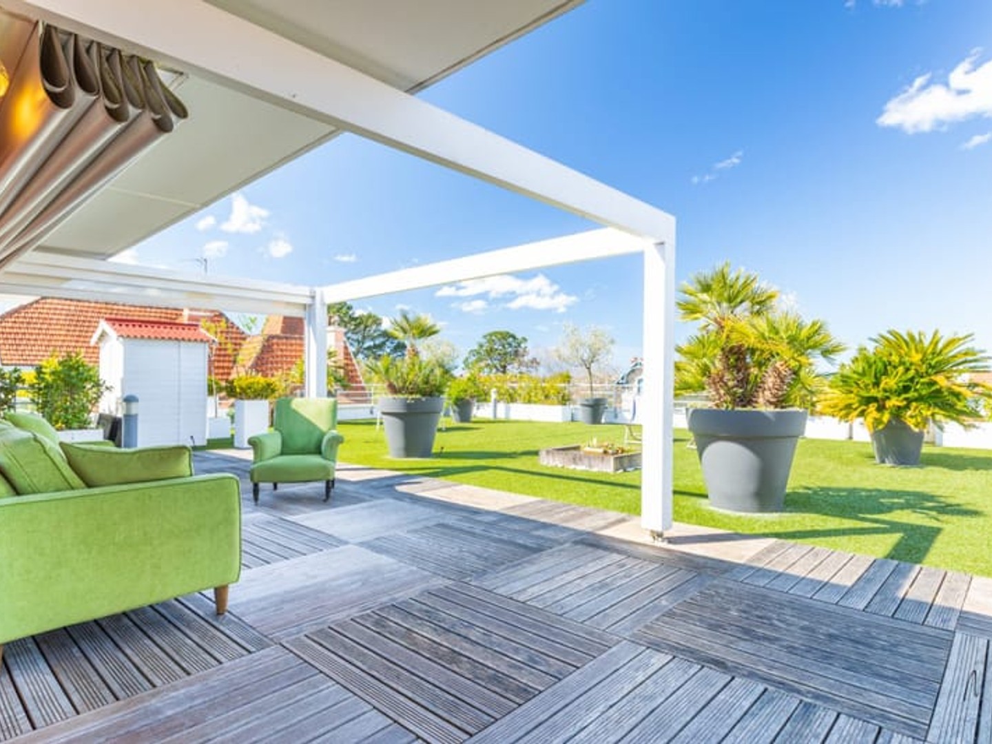 APPARTEMENT EN ATTIQUE AVEC TERRASSE