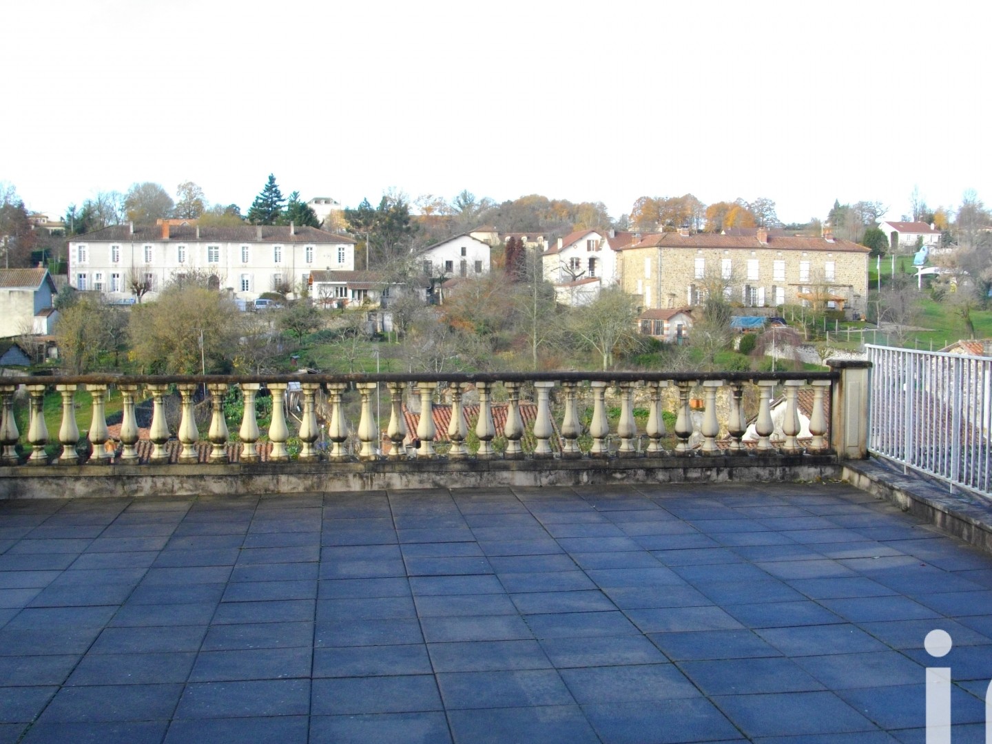 Immeuble à vendre - 370m2 - Nontron (24300)
