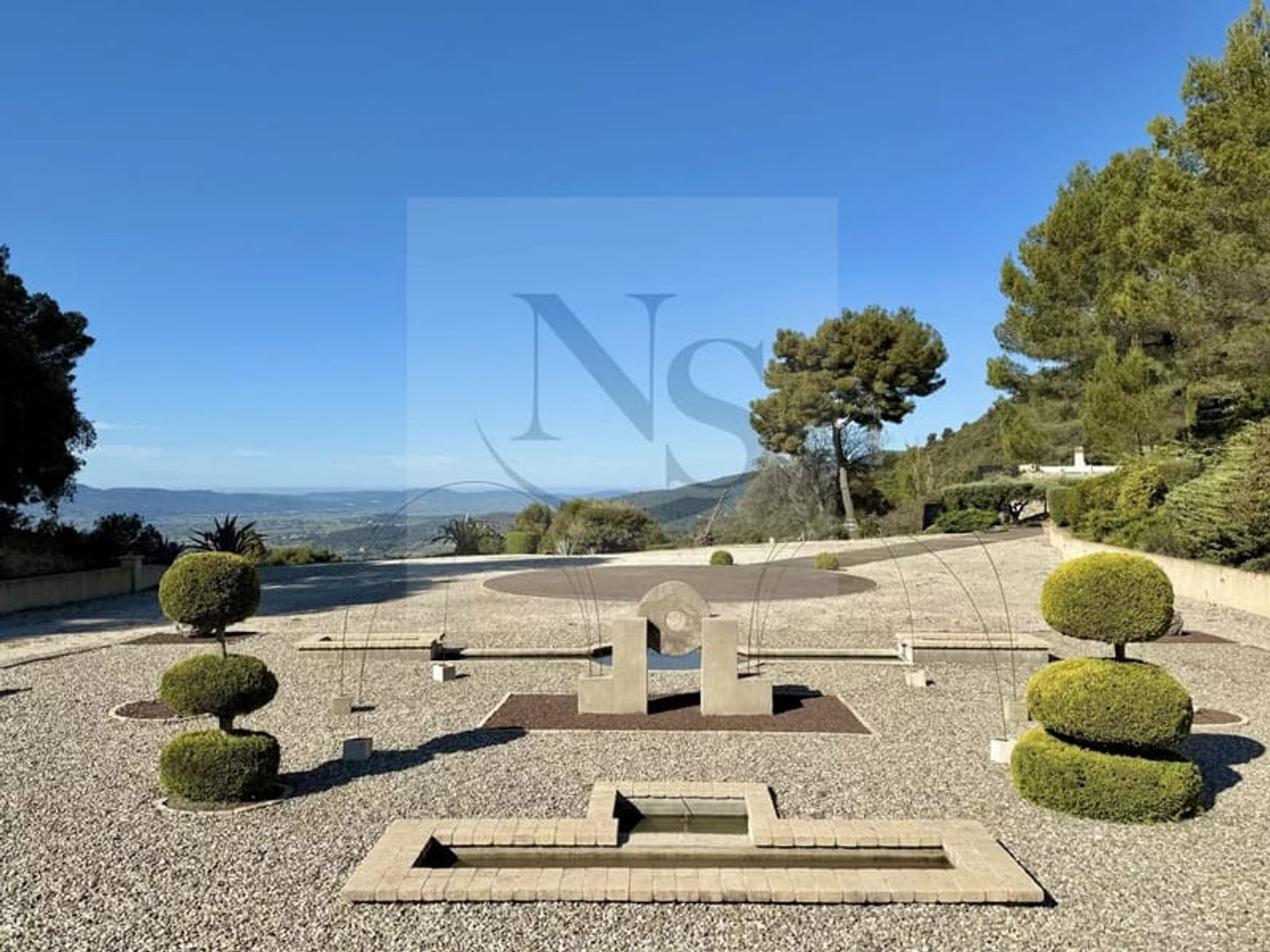 Magasin à vendre - 12 pièces - 600m2 - Lourmarin (84160)