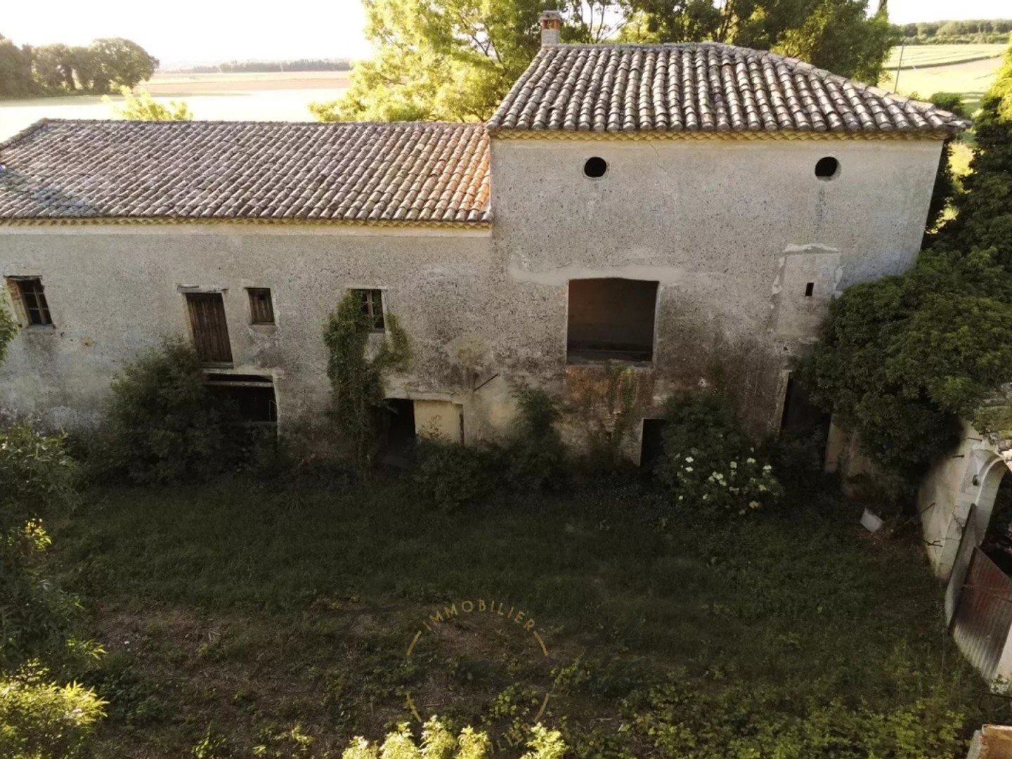 Maison à vendre - 6 pièces - 400m2 - La Bégude-De-Mazenc (26160)