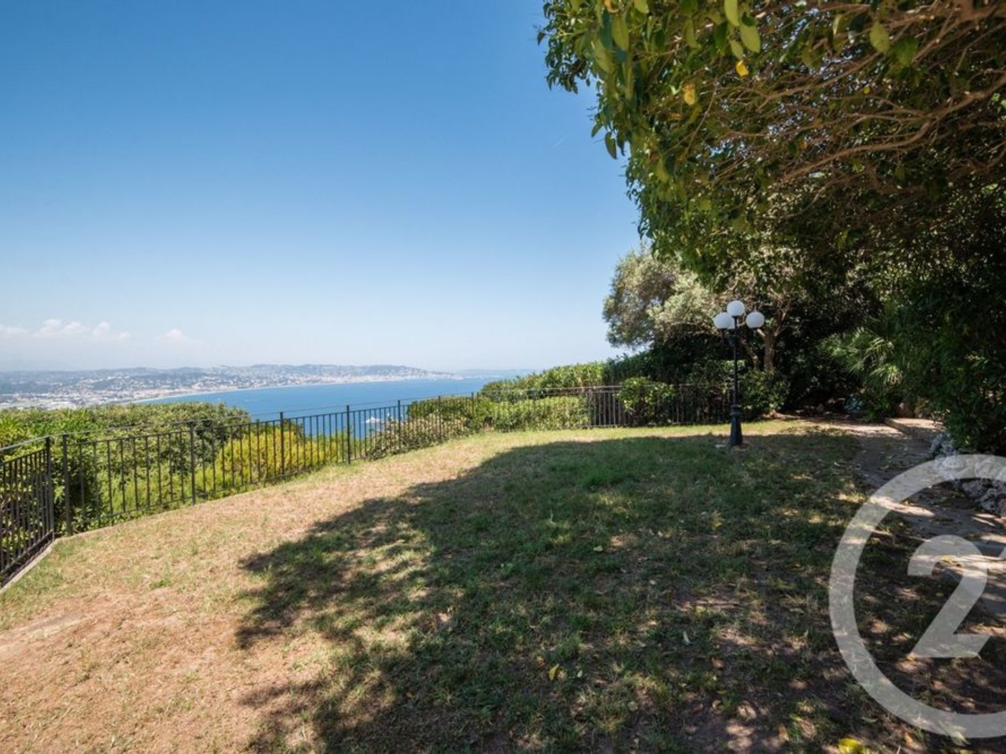 Maison à vendre - 6 pièces - 248m2 - Théoule-Sur-Mer (06590)