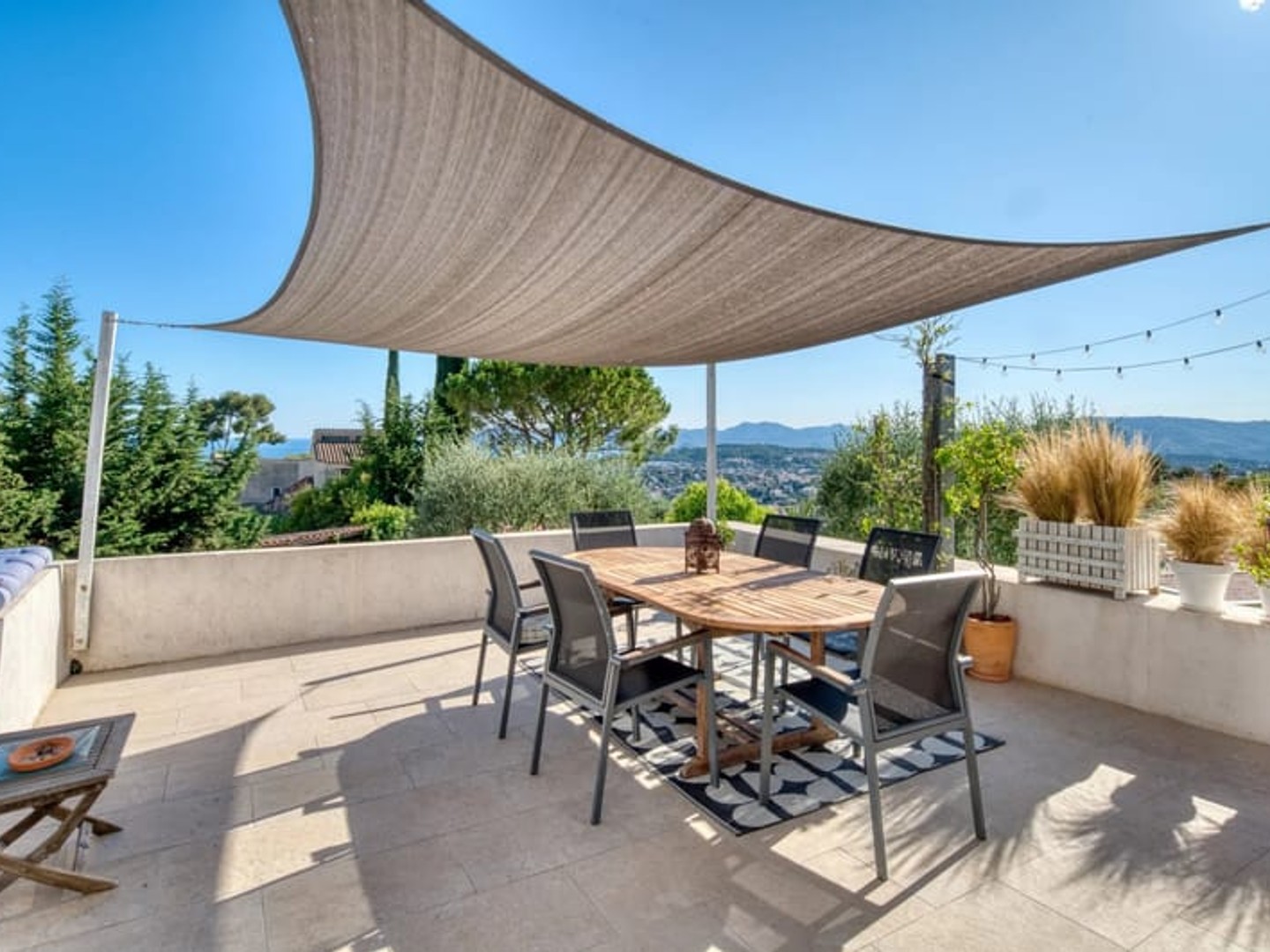 APPARTEMENT PANORAMIQUE DE 248 M², LUMINEUX AVEC BEAU POTENTIEL