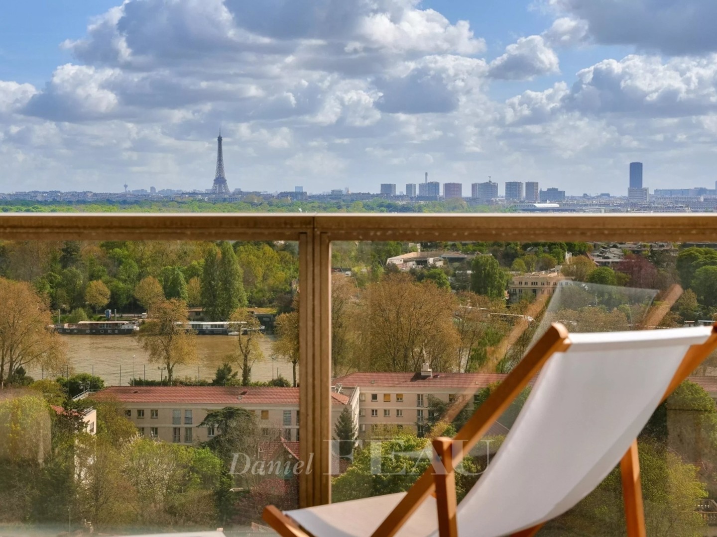 Saint-Cloud - Vue tour Eiffel - Appartement familial et de réception.