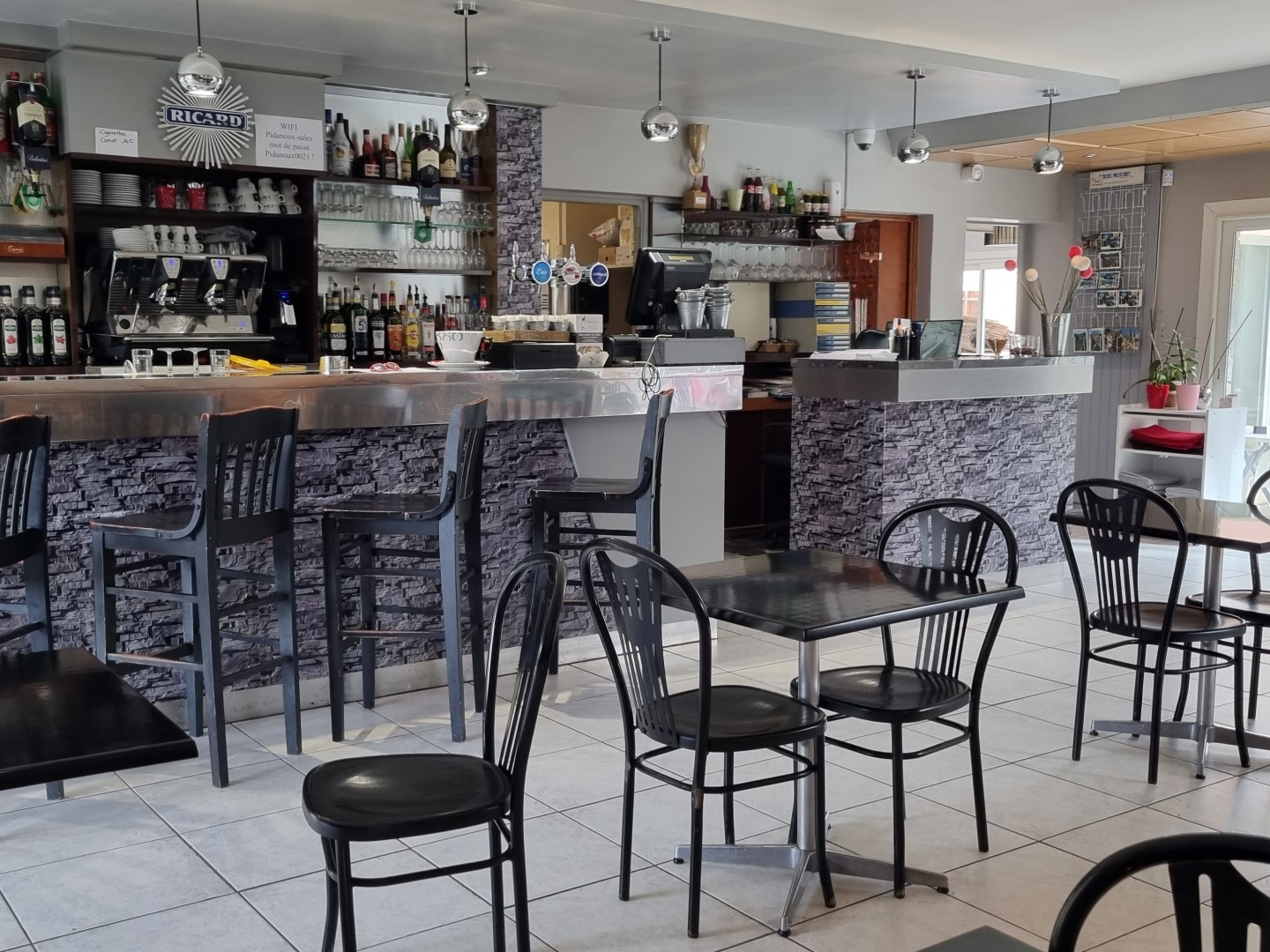 Locaux à vendre - 800m2 - Saint-Julien-Du-V... (04170)
