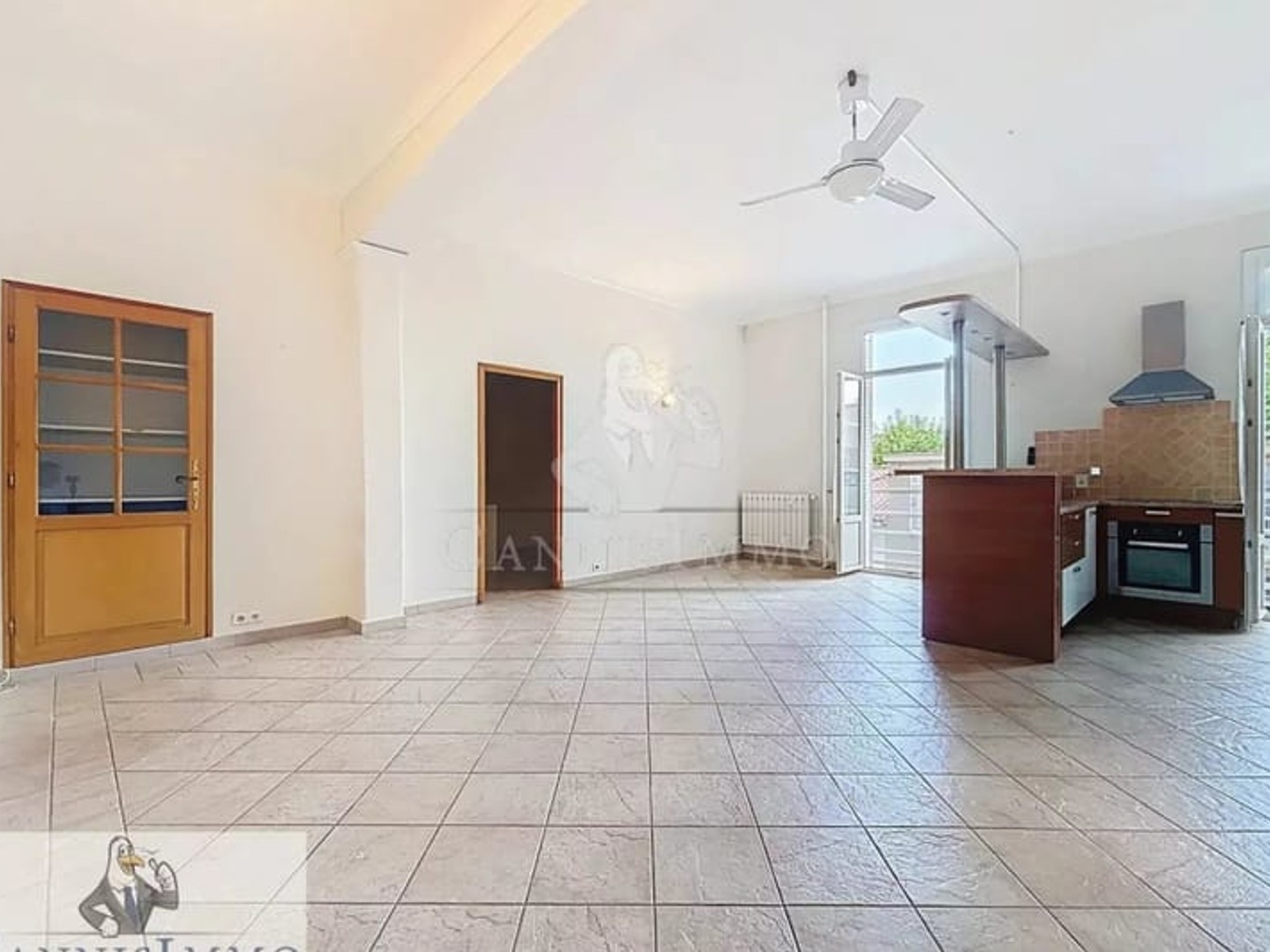 Magasin à vendre - 3 pièces - 75m2 - Saint-Raphaël (83700)