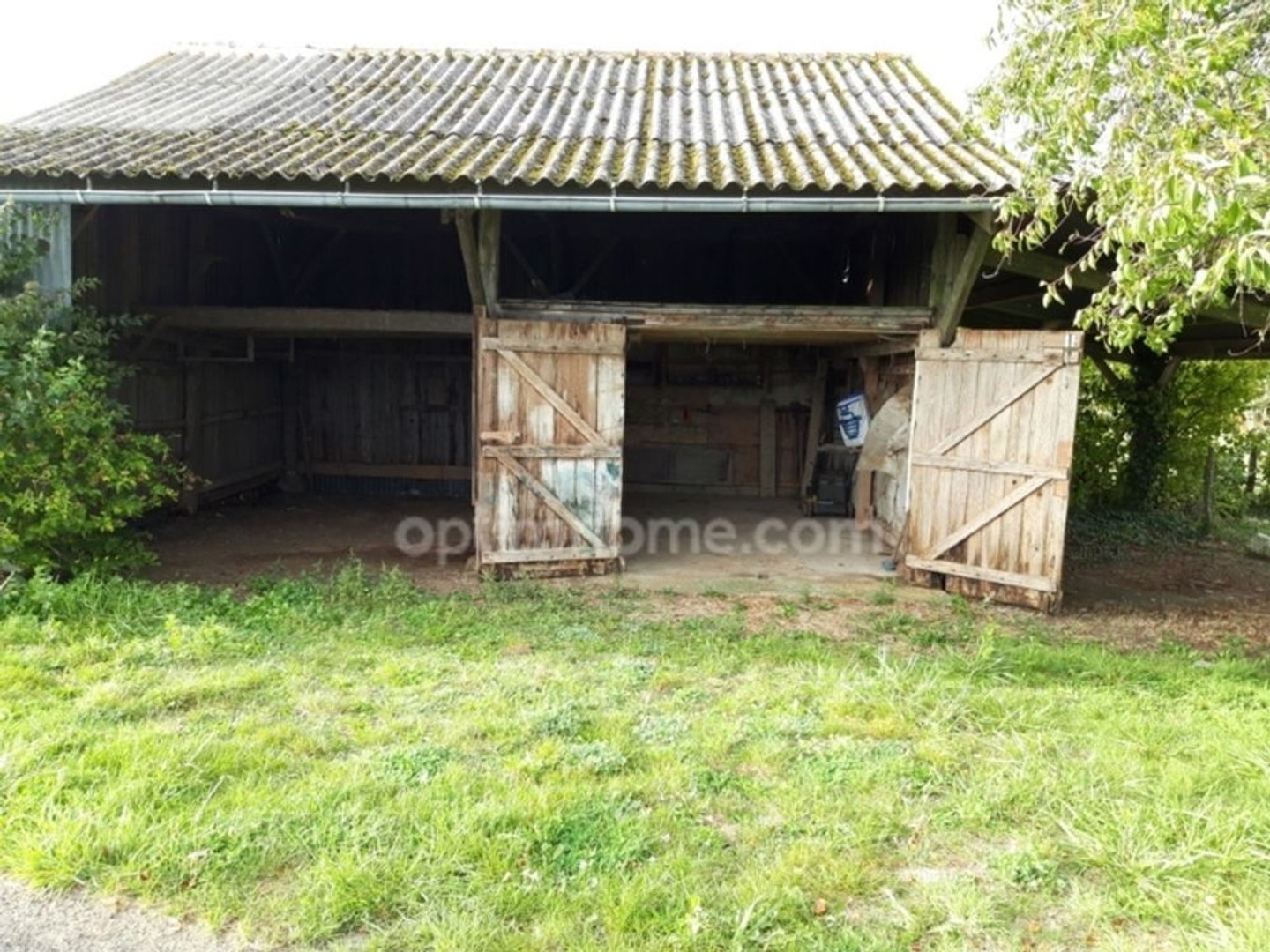 Parking / garage / box à vendre - 80m2 - Sérigny (86230)
