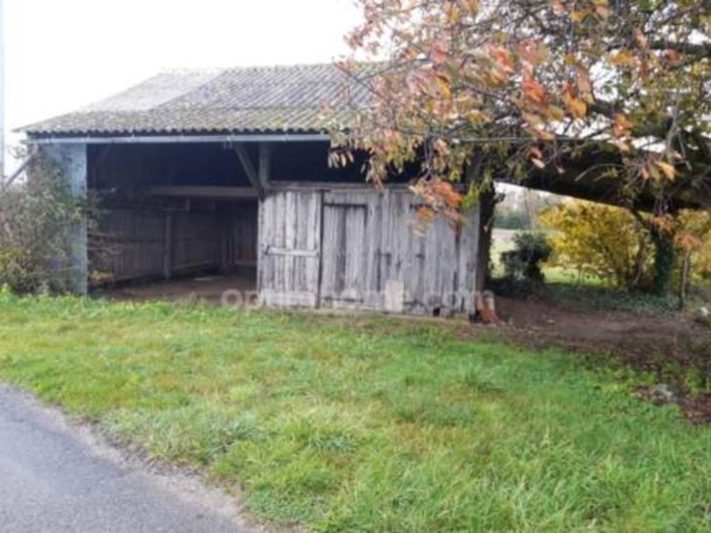 Parking / garage / box à vendre - 80m2 - Sérigny (86230)
