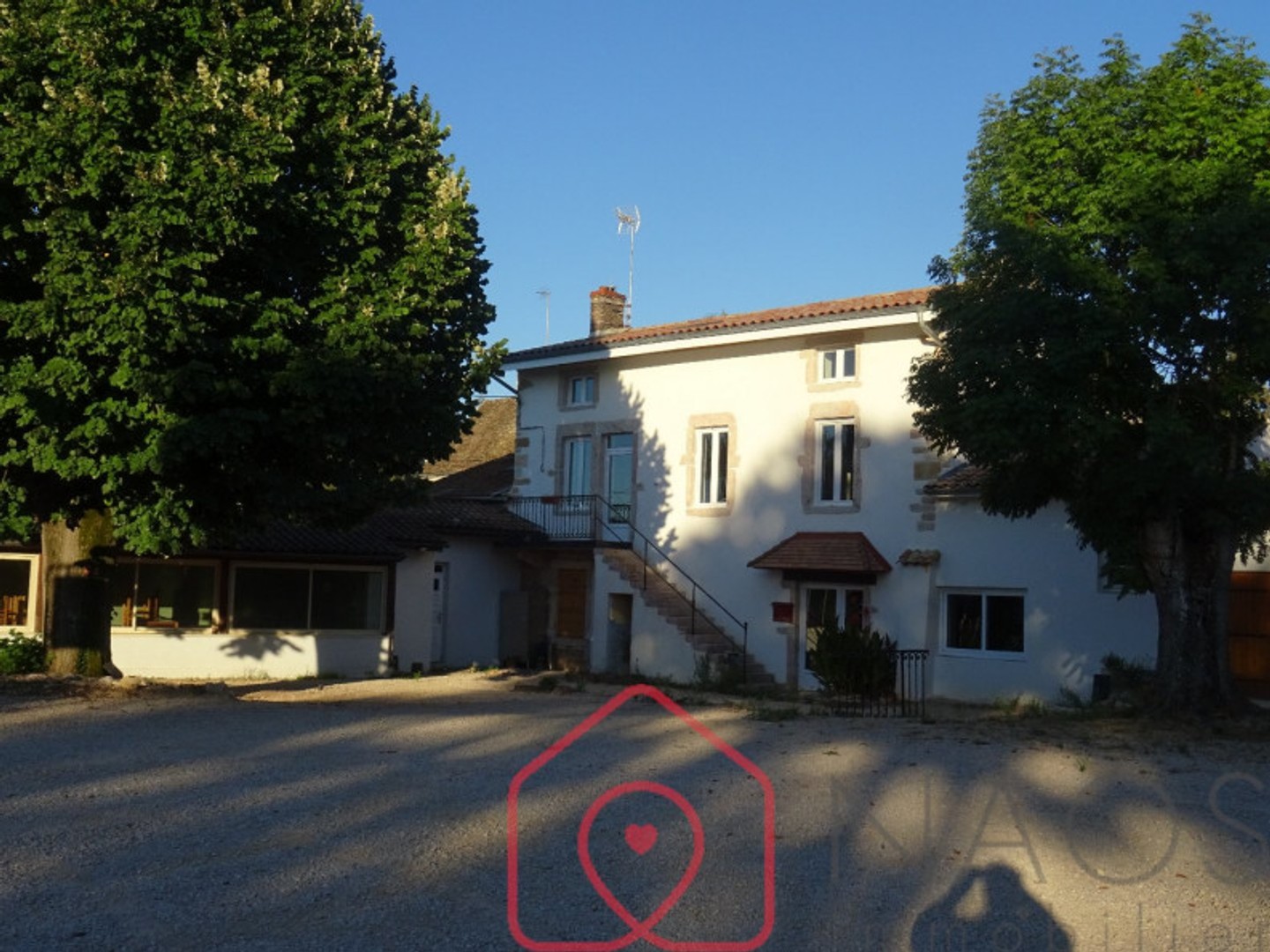 Locaux à vendre - 7 pièces - 301m2 - Tournus (71700)