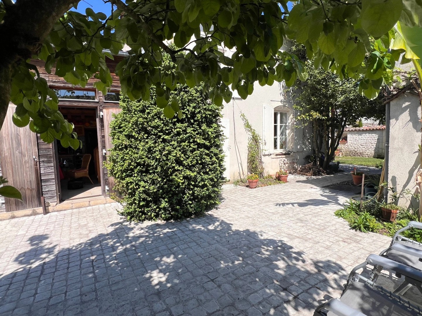 Maison à vendre - 7 pièces - 224m2 - Gensac-La-Pallue (16130)