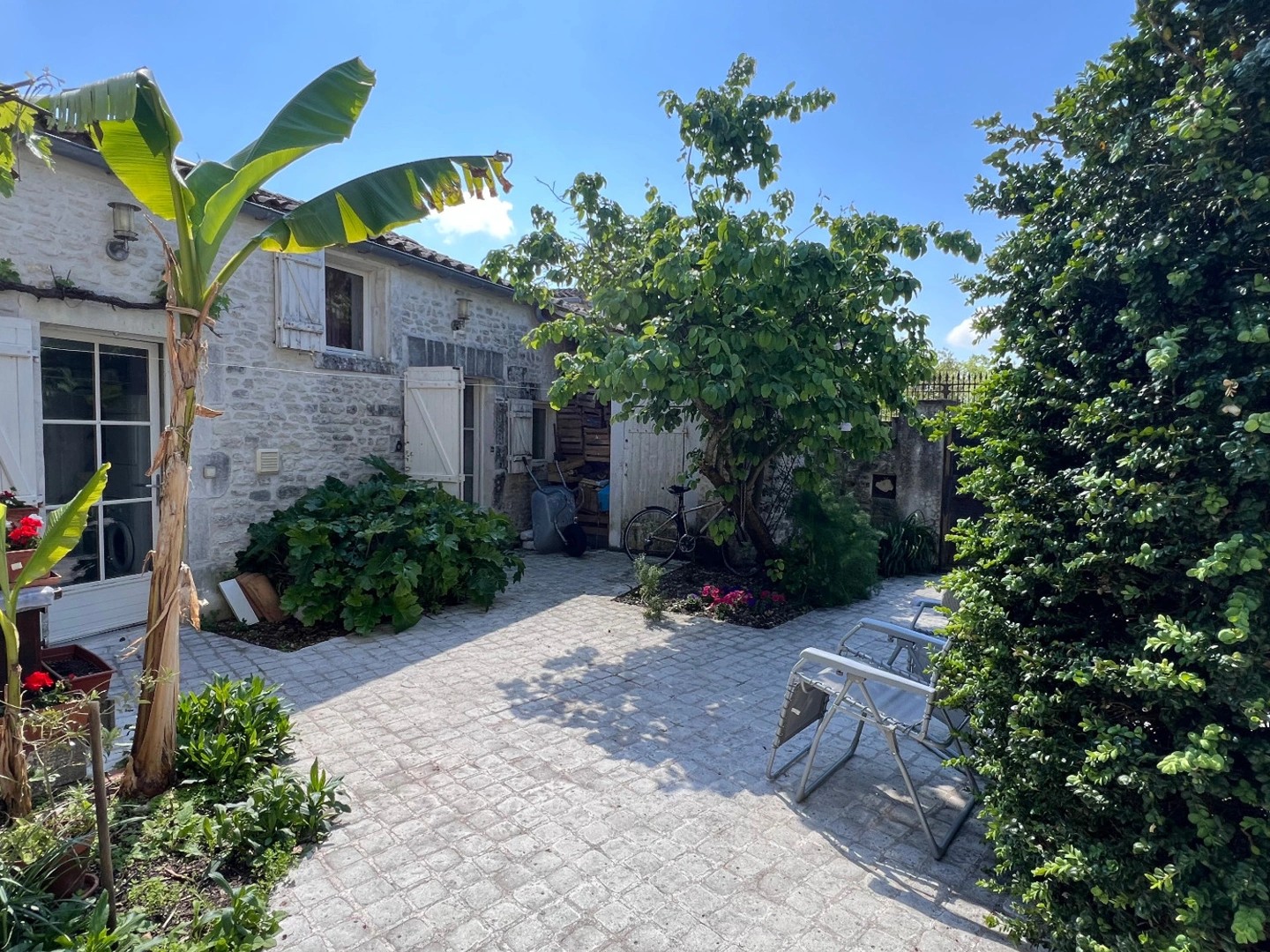 Maison à vendre - 7 pièces - 224m2 - Gensac-La-Pallue (16130)