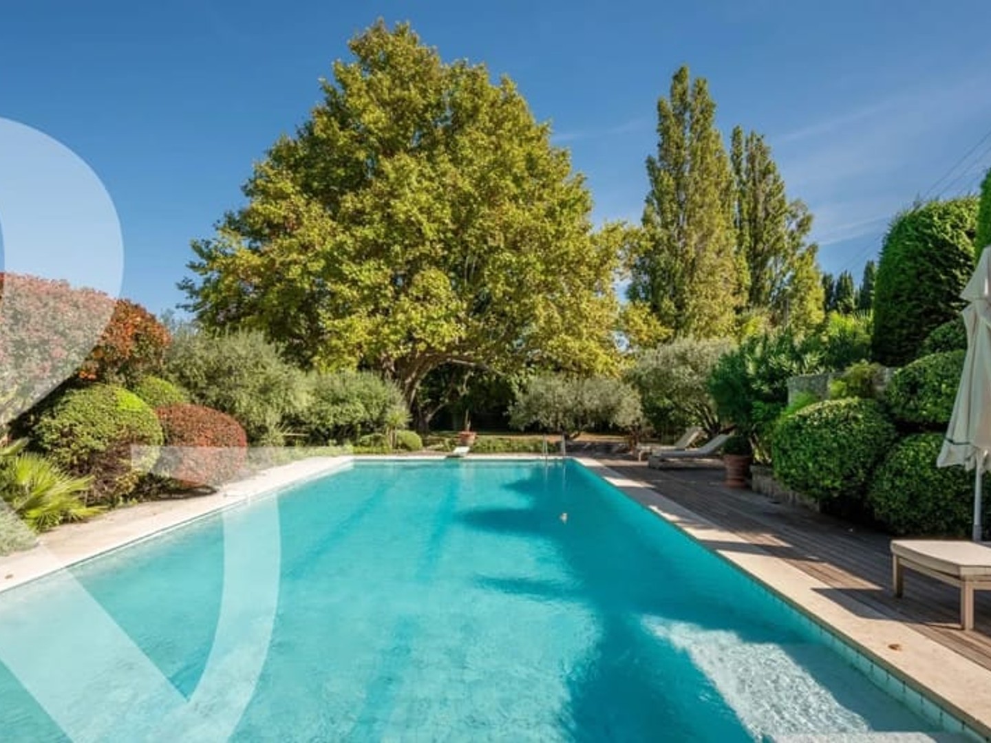 Maison à vendre - 8 pièces - 575m2 - Eygalières (13810)