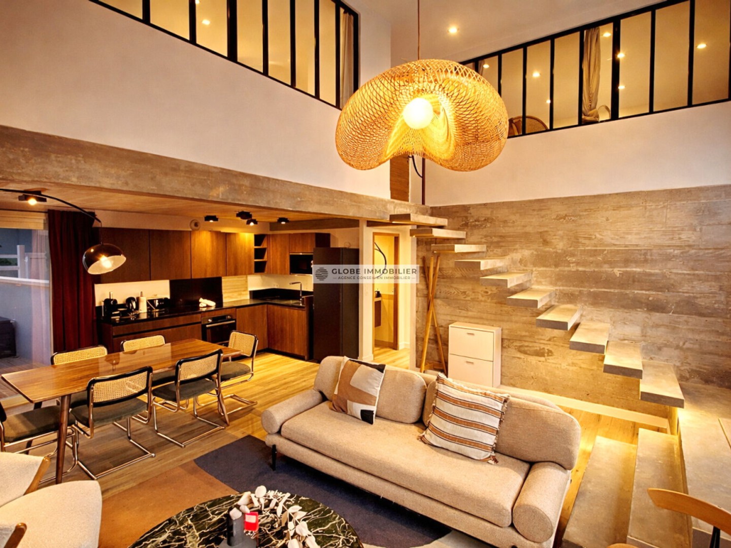 BIARRITZ. A 2 PAS DU CENTRE-VILLE LOFT CONTEMPORAIN RÉNOVÉ AVEC GOUT