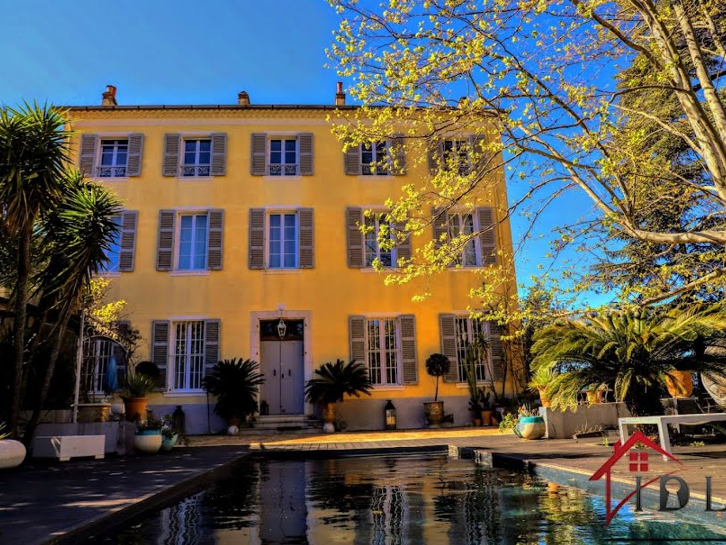 Maison 16 pièces 360 m²