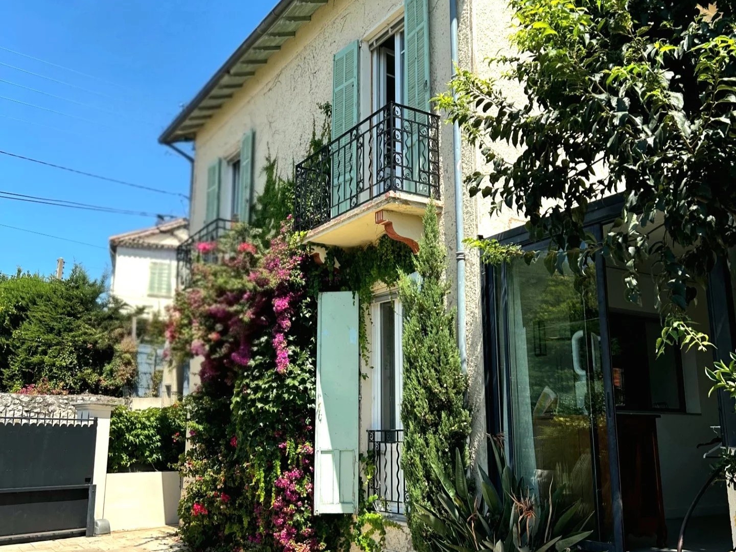 A VENDRE- ANTIBES -EXCLUSIVITÉ Maison de 1910 entièrement rénovée - Piscine- Centre ville à pieds