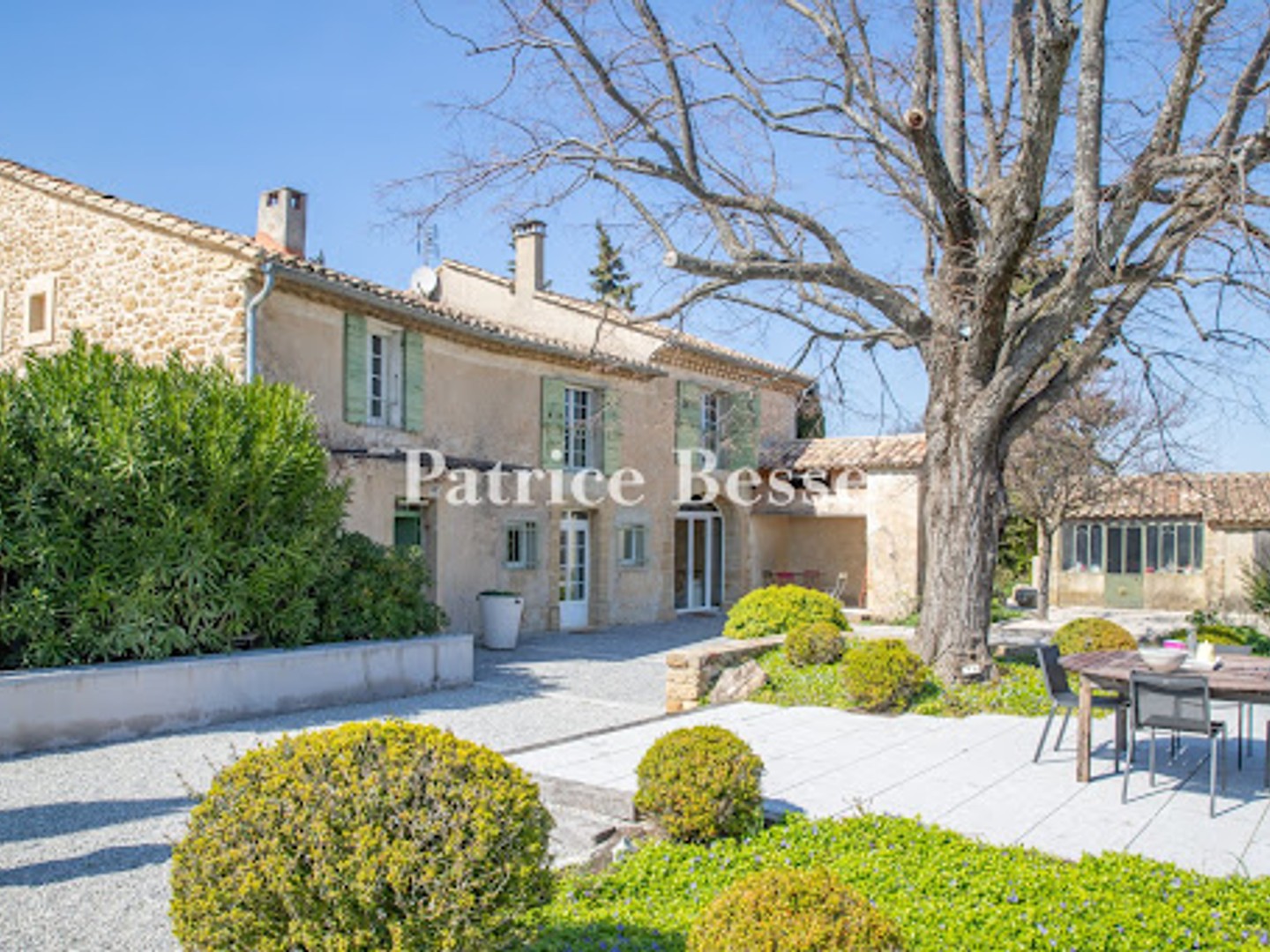 Maison à vendre - 10 pièces - 433m2 - Sainte-Cécile-Les... (84290)
