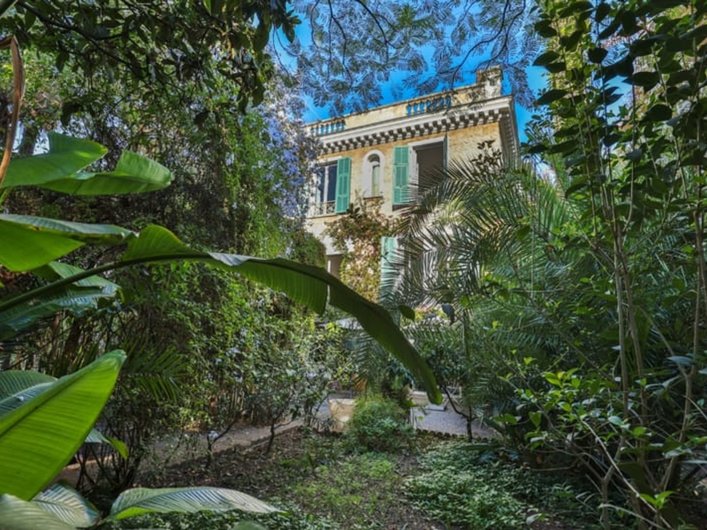 NICE EVECHÉ - VILLA 5 PIECES DE 195M2 A VENDRE - TERRAIN DE 400M2 - PARFAIT ÉTAT - TERRASSE - GARAGE - PROCHE COMMODITÉS