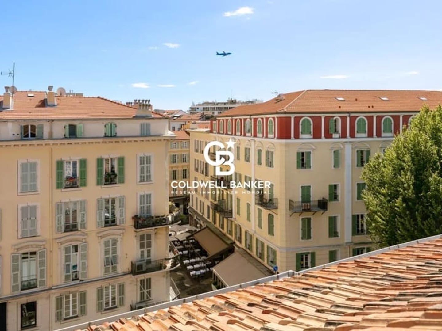 Nice Carré d'Or, superbe et atypique appartement mansardé en dernier étage avec ascenseur